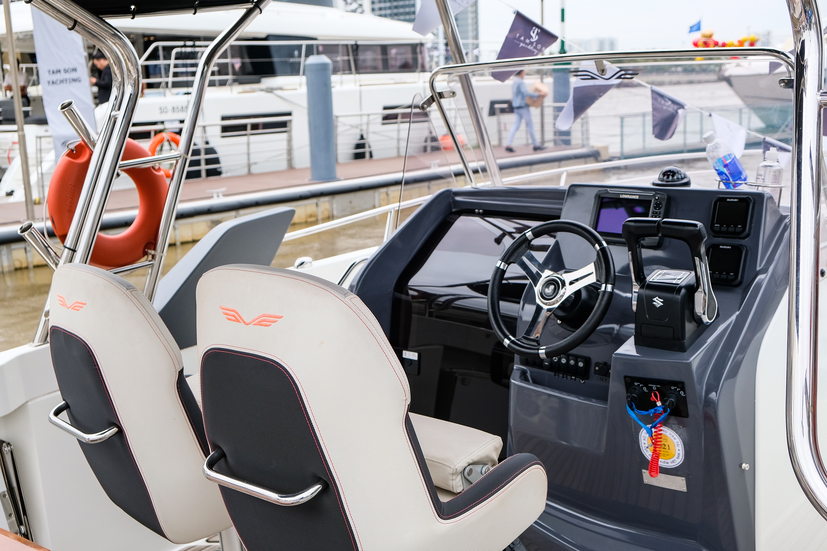 Dan sieu xe va du thuyen tram ty dong tu hop tai TP.HCM anh 5