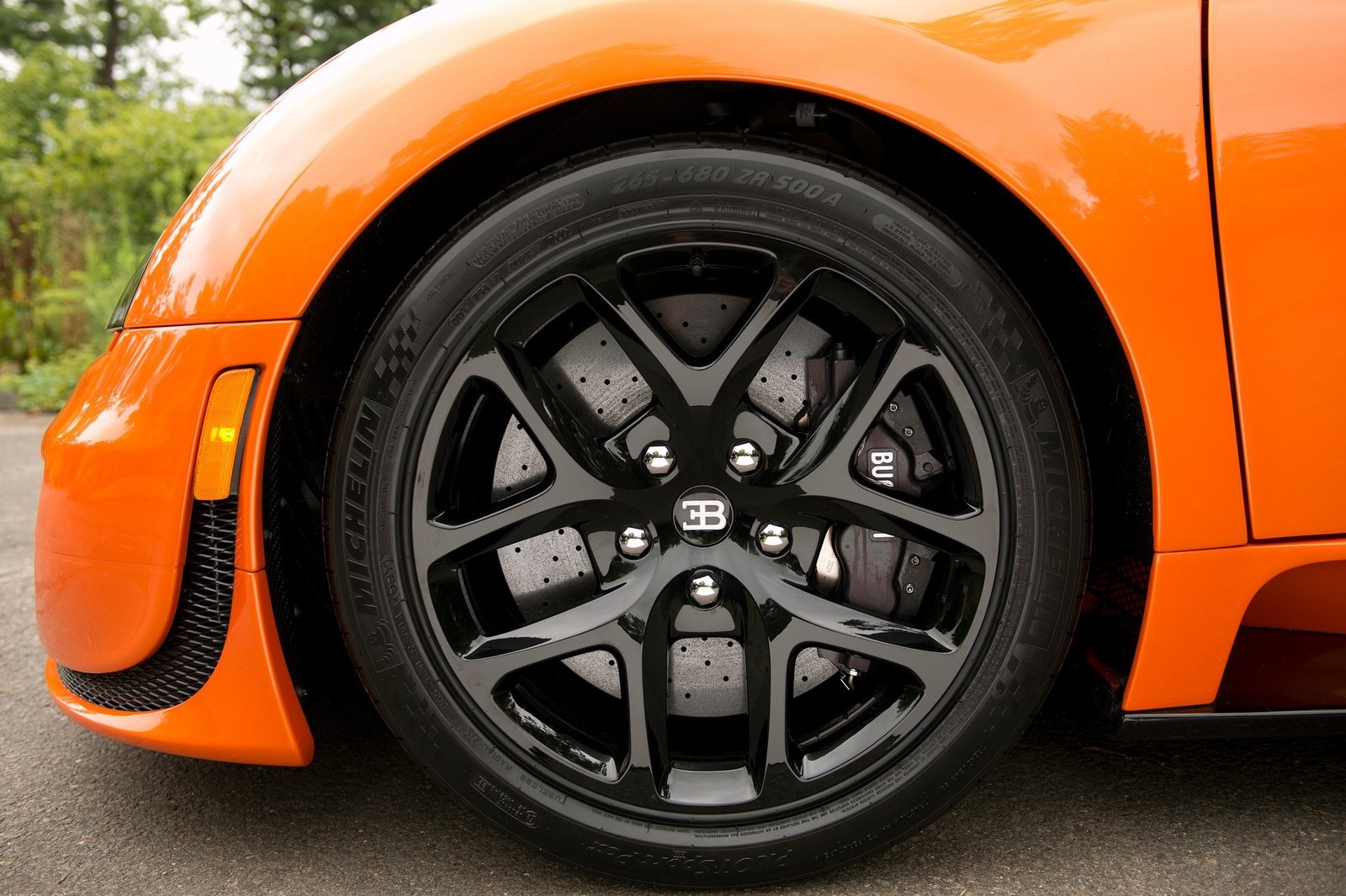 Những hypercar đáng chú ý có thể về Việt Nam trong năm 2021 ảnh 5 Nhung hypercar dang chu y co the ve Viet Nam trong nam 2021 anh 5