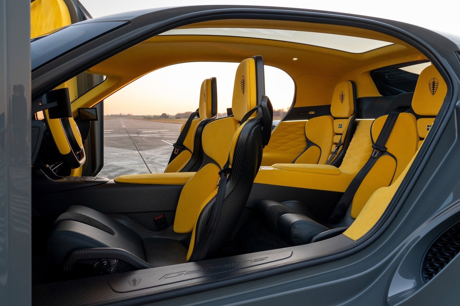 Những hypercar đáng chú ý có thể về Việt Nam trong năm 2021 ảnh 26 Nhung hypercar dang chu y co the ve Viet Nam trong nam 2021 anh 26