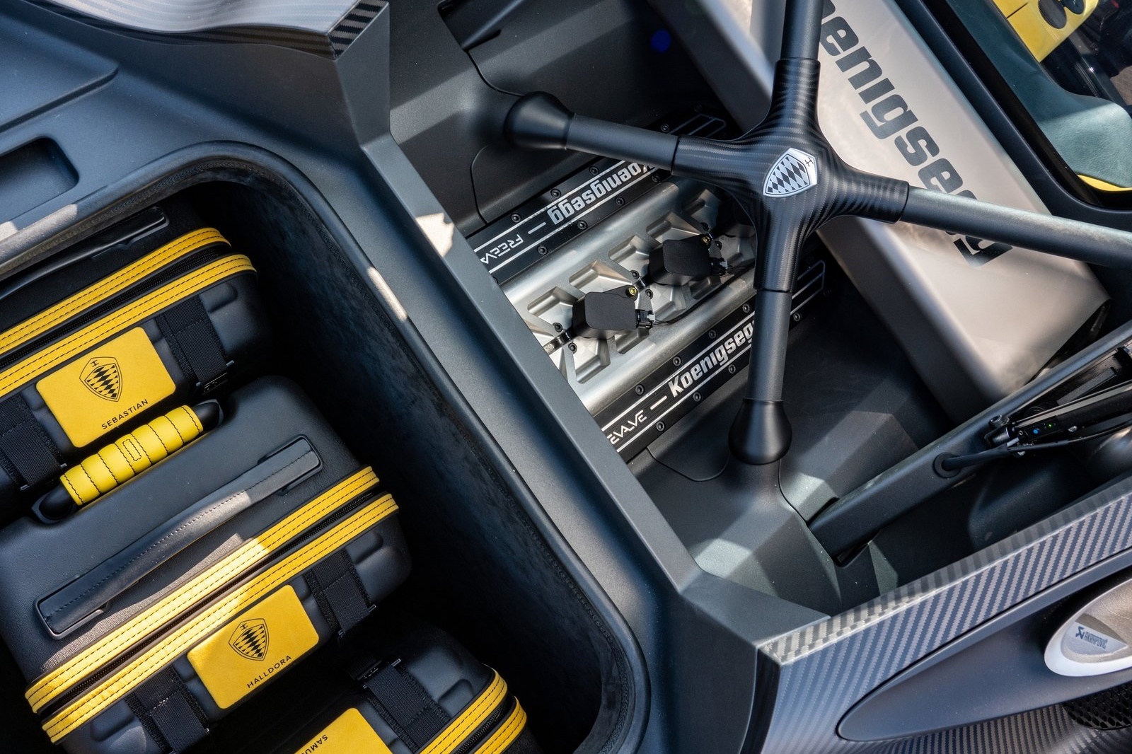 Những hypercar đáng chú ý có thể về Việt Nam trong năm 2021 ảnh 24 Nhung hypercar dang chu y co the ve Viet Nam trong nam 2021 anh 24