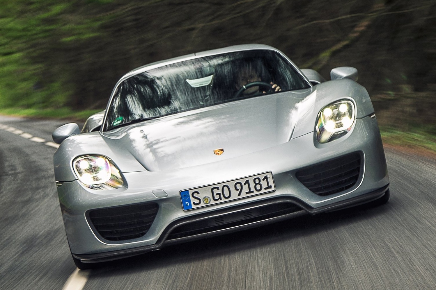 Những hypercar đáng chú ý có thể về Việt Nam trong năm 2021 ảnh 11 Nhung hypercar dang chu y co the ve Viet Nam trong nam 2021 anh 11