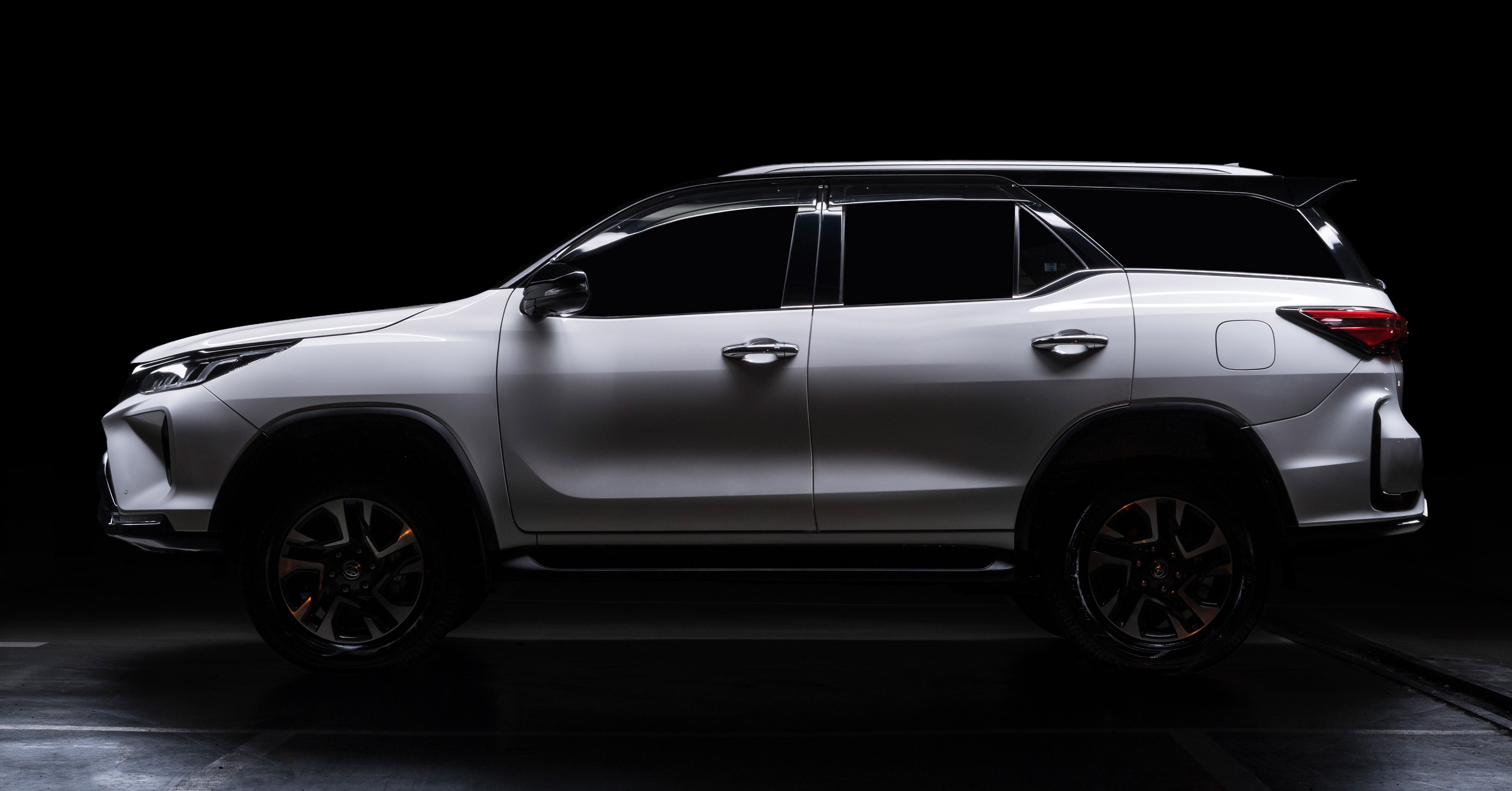 Toyota Fortuner 2021 ra mat Malaysia anh 8