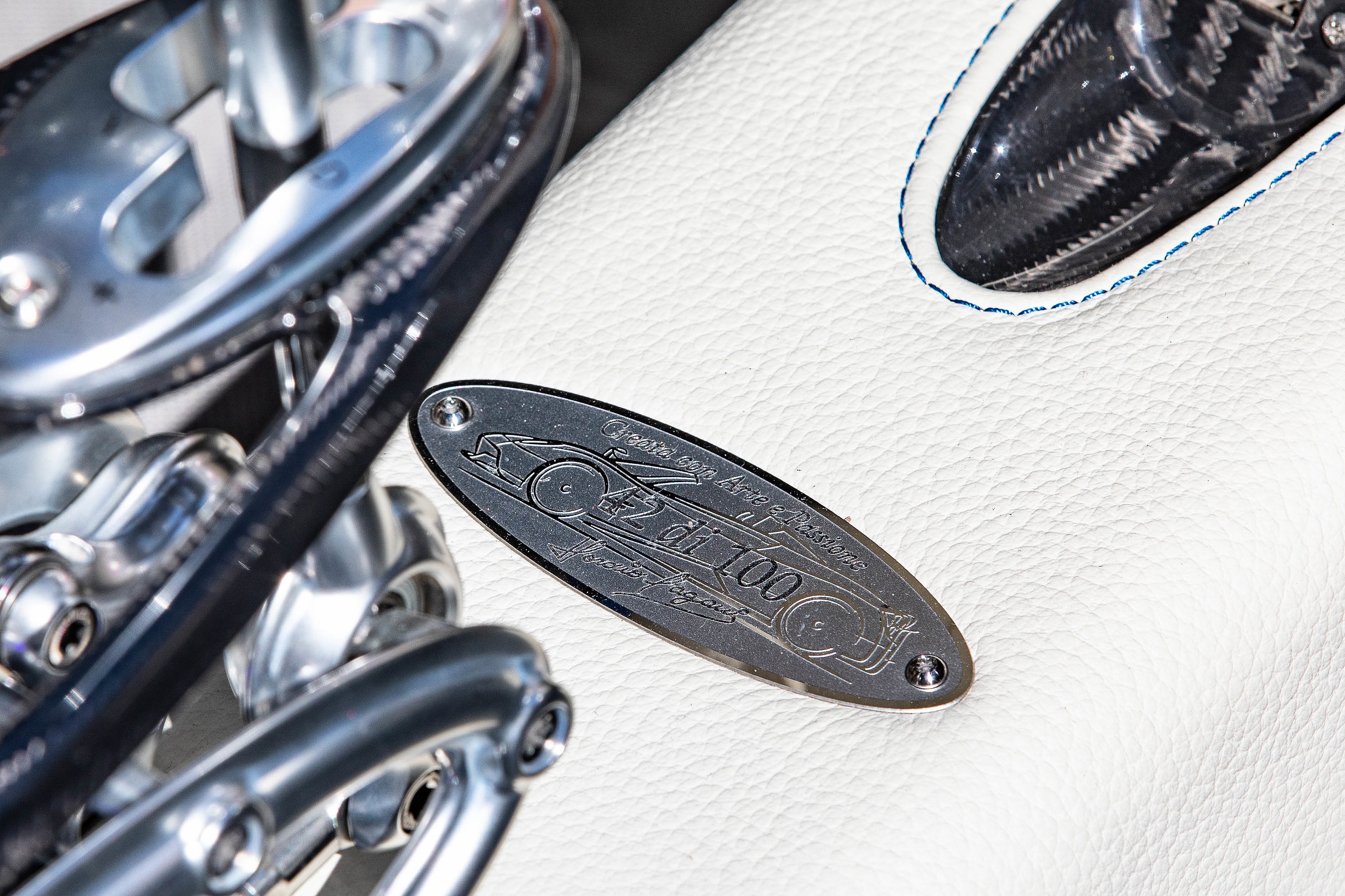 Pagani Huayra Roadster rot gia anh 8