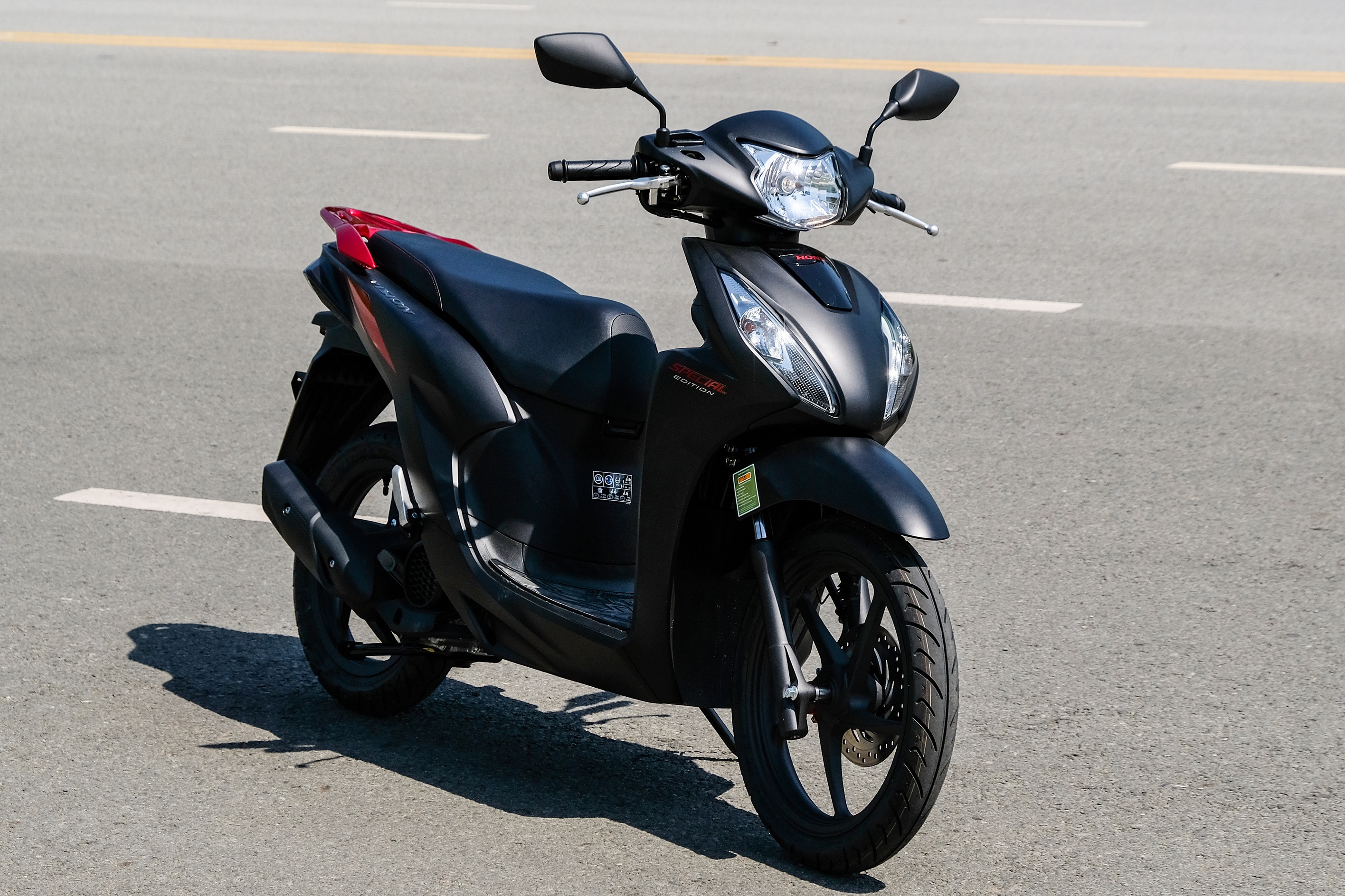 Danh gia Honda Vision ban Ca tinh - nhieu nang cap nhung chua an tuong hinh anh