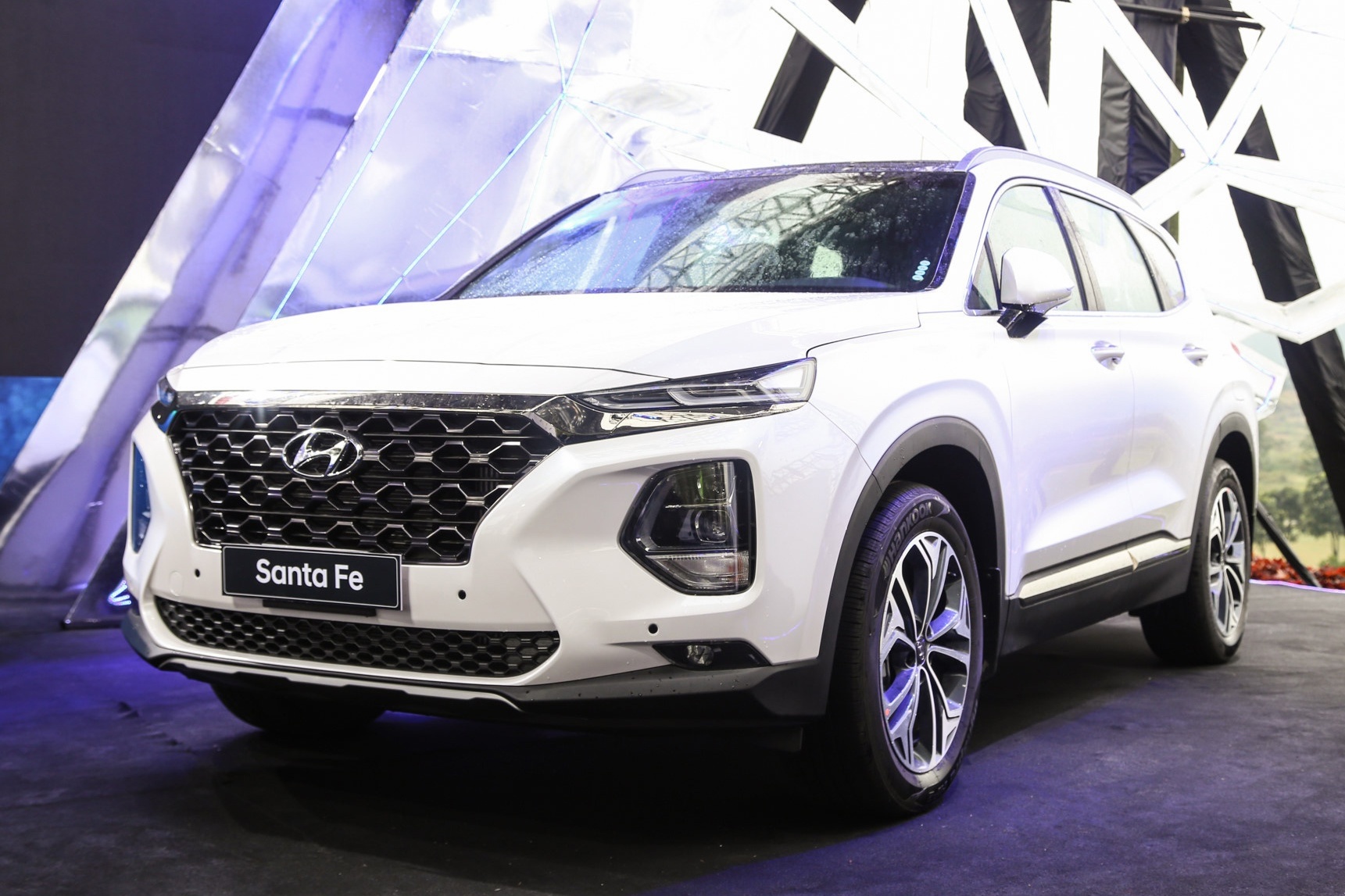 Hyundai Santa Fe bo xa Toyota Fortuner ve doanh so trong thang 12 hinh anh