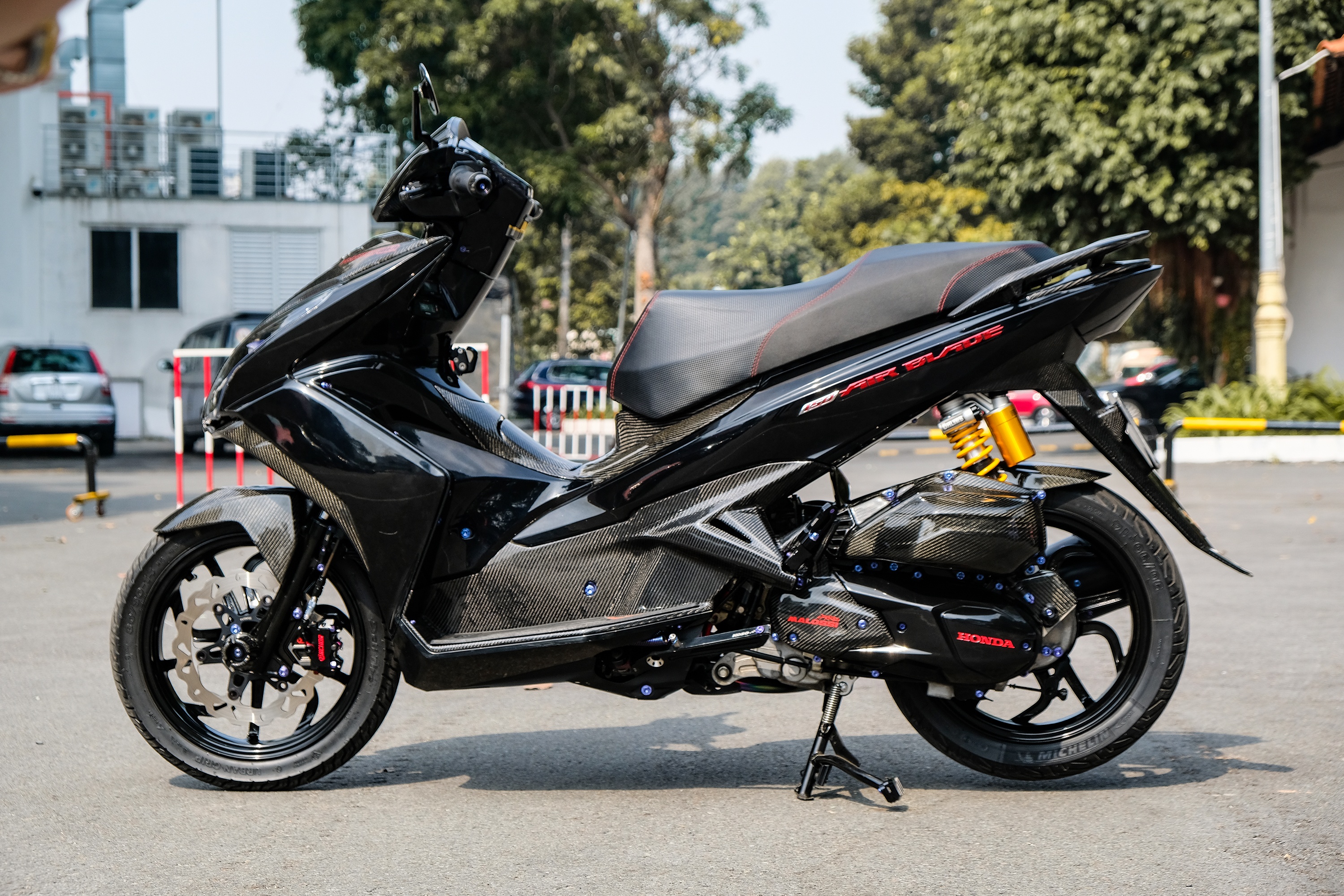 Honda Air Blade ham ho voi goi do hon 200 trieu dong hinh anh