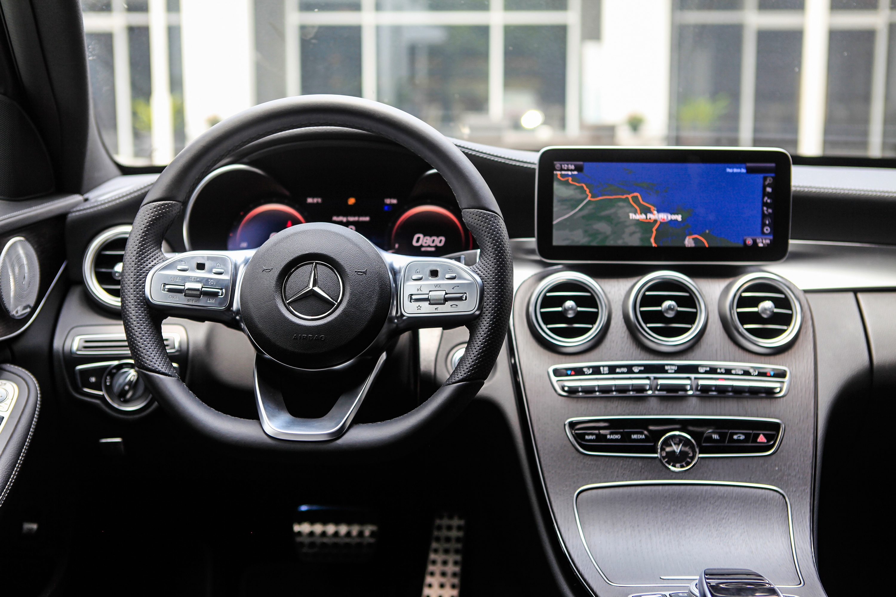 So sánh Lexus IS 300 Standard và Mercedes-Benz C 300 AMG ảnh 7 So sanh Lexus IS 300 Standard va Mercedes-Benz C 300 AMG anh 7