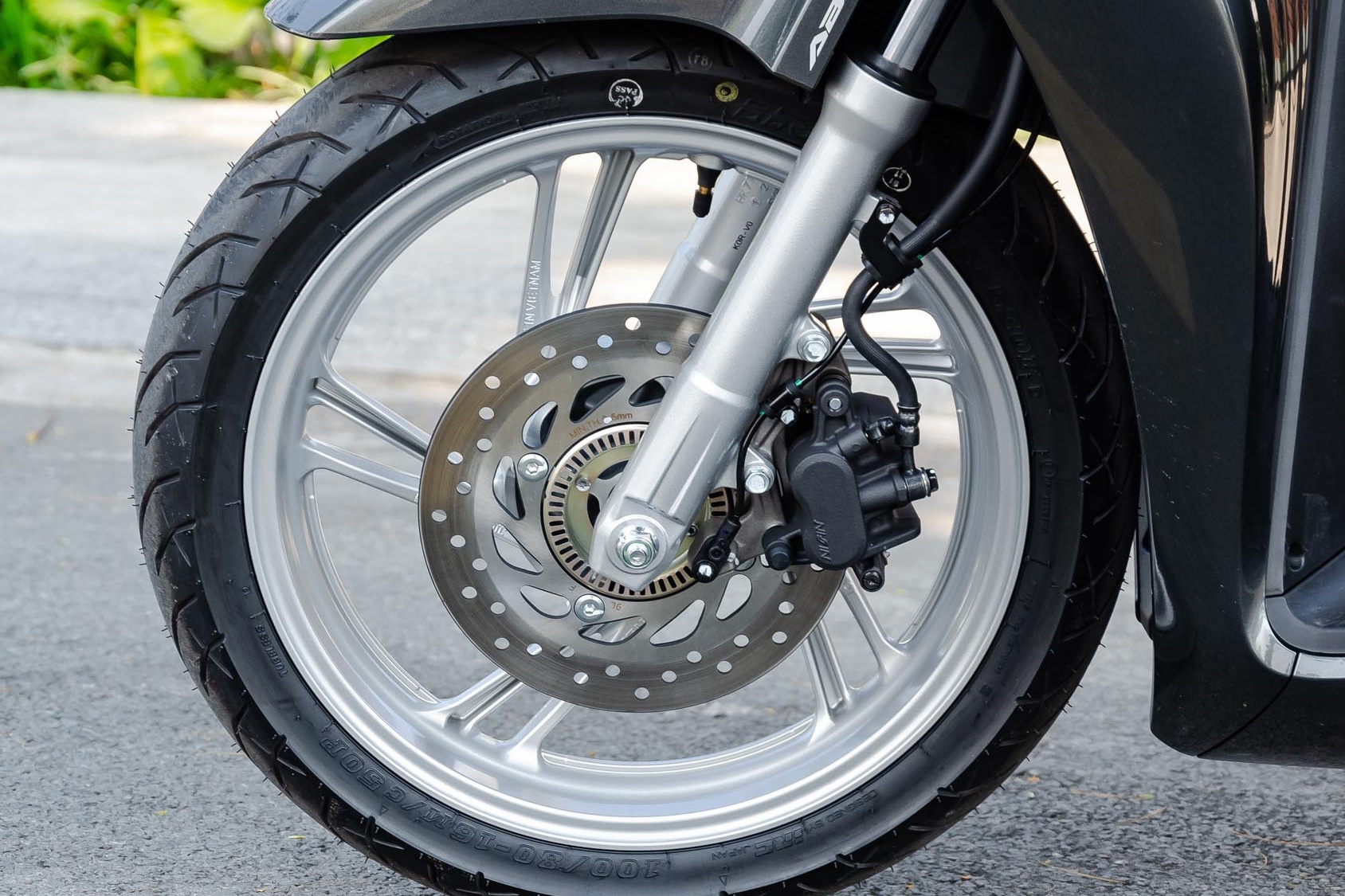 So sánh VinFast Theon và Honda SH 125i ABS ảnh 10 So sanh VinFast Theon va Honda SH 125i ABS anh 10