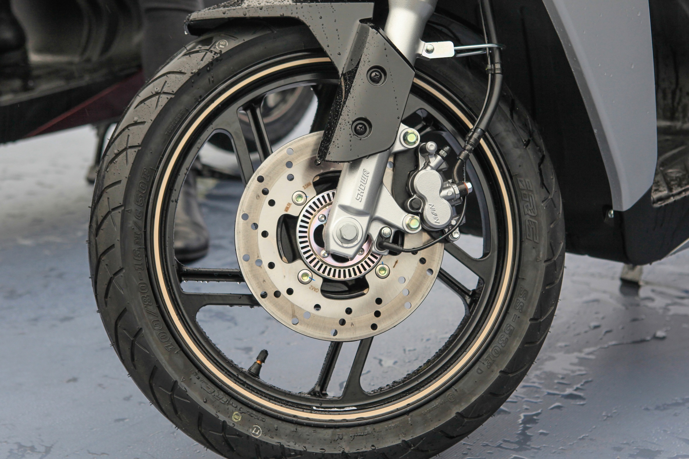 So sánh VinFast Theon và Honda SH 125i ABS ảnh 9 So sanh VinFast Theon va Honda SH 125i ABS anh 9