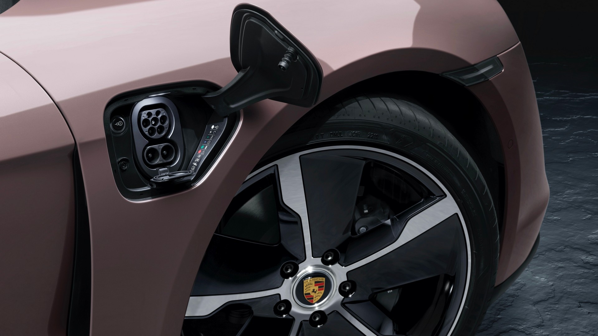 Porsche Taycan duoc bo sung ban tieu chuan anh 5