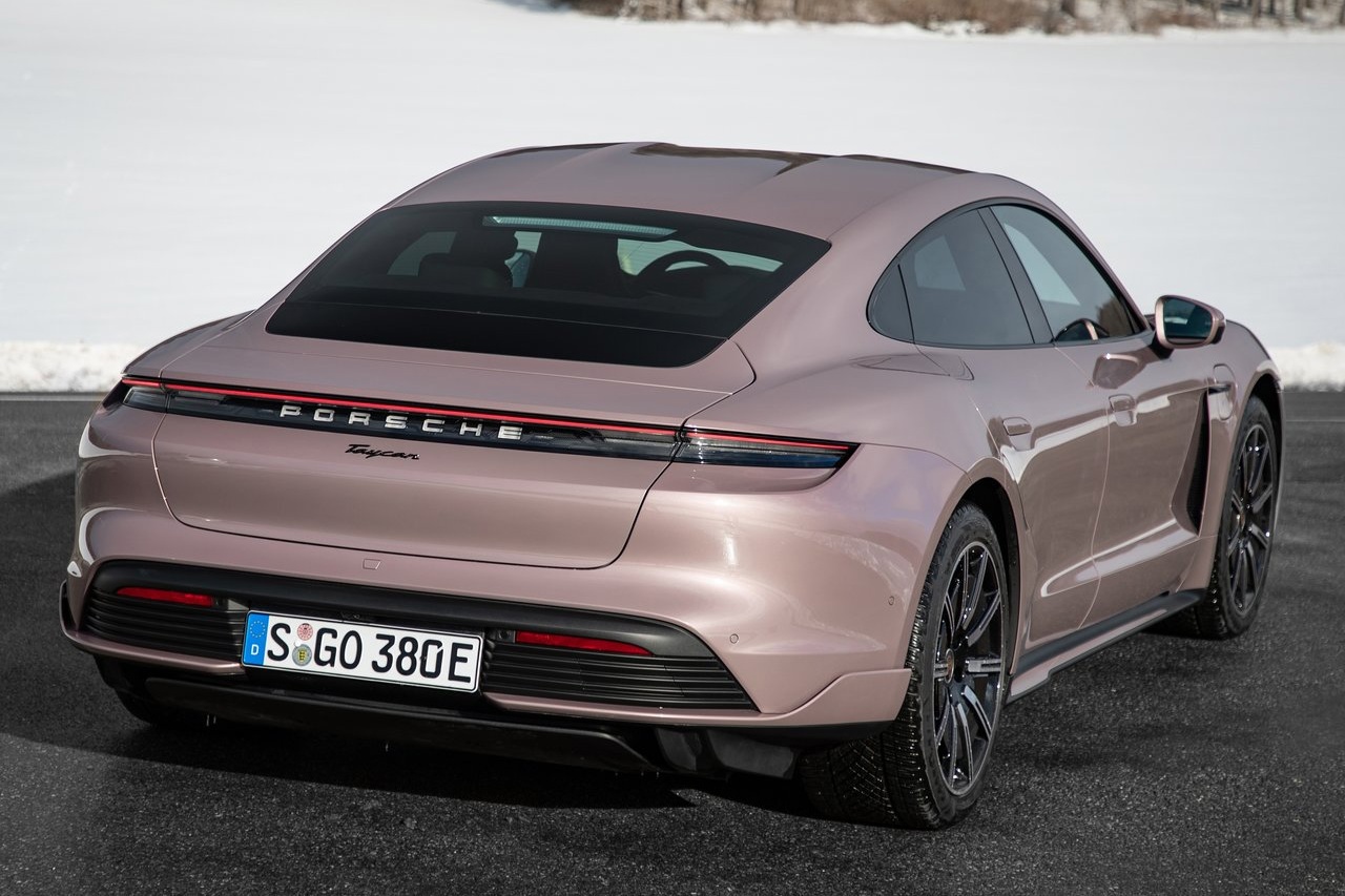 Porsche Taycan duoc bo sung ban tieu chuan anh 3