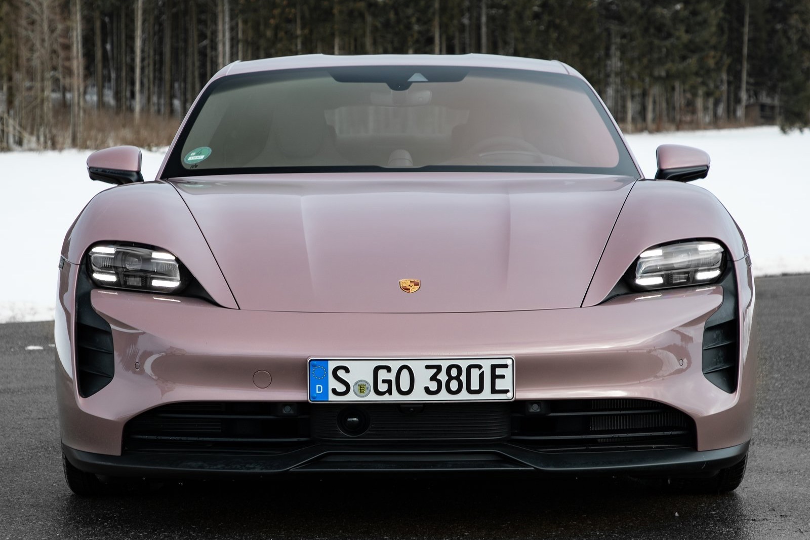 Porsche Taycan duoc bo sung ban tieu chuan anh 4