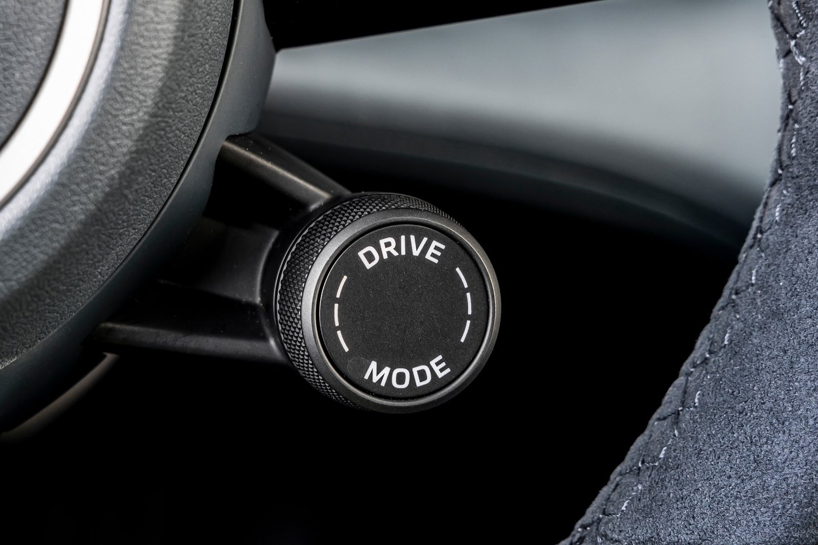 Porsche Taycan duoc bo sung ban tieu chuan anh 6