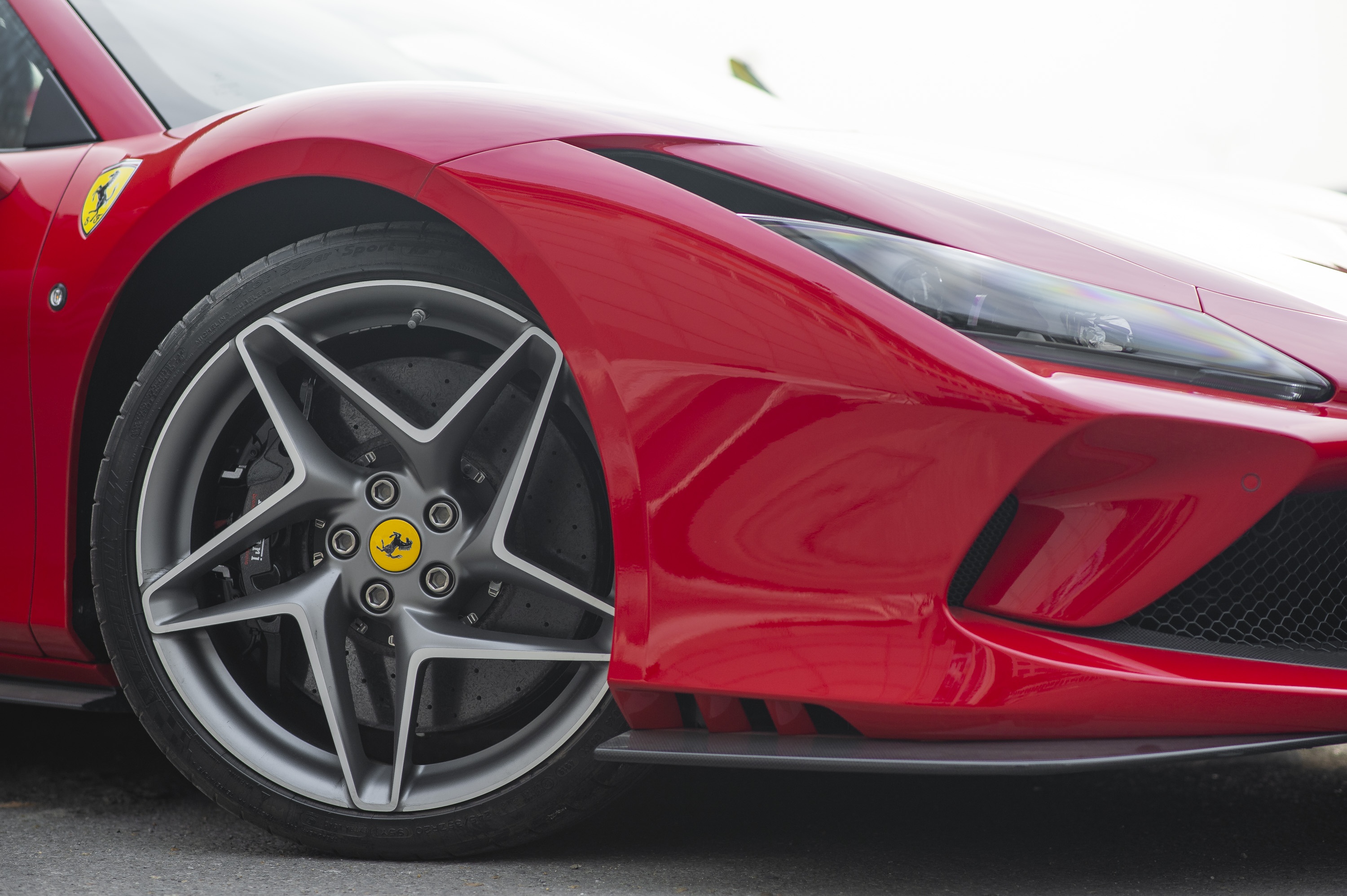 Chi tiet Ferrari F8 Spider tai Viet Nam anh 6