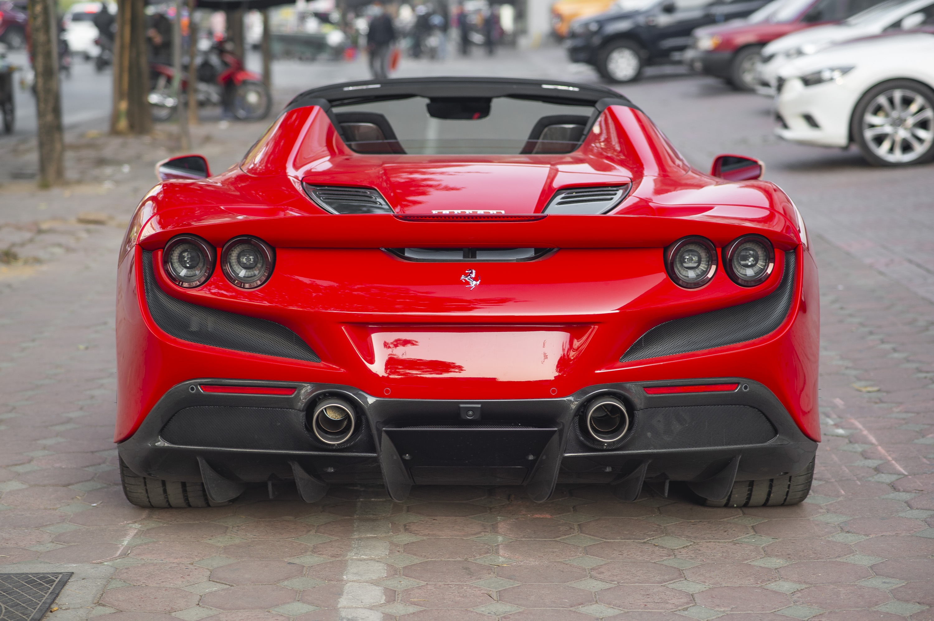 Chi tiet Ferrari F8 Spider tai Viet Nam anh 2
