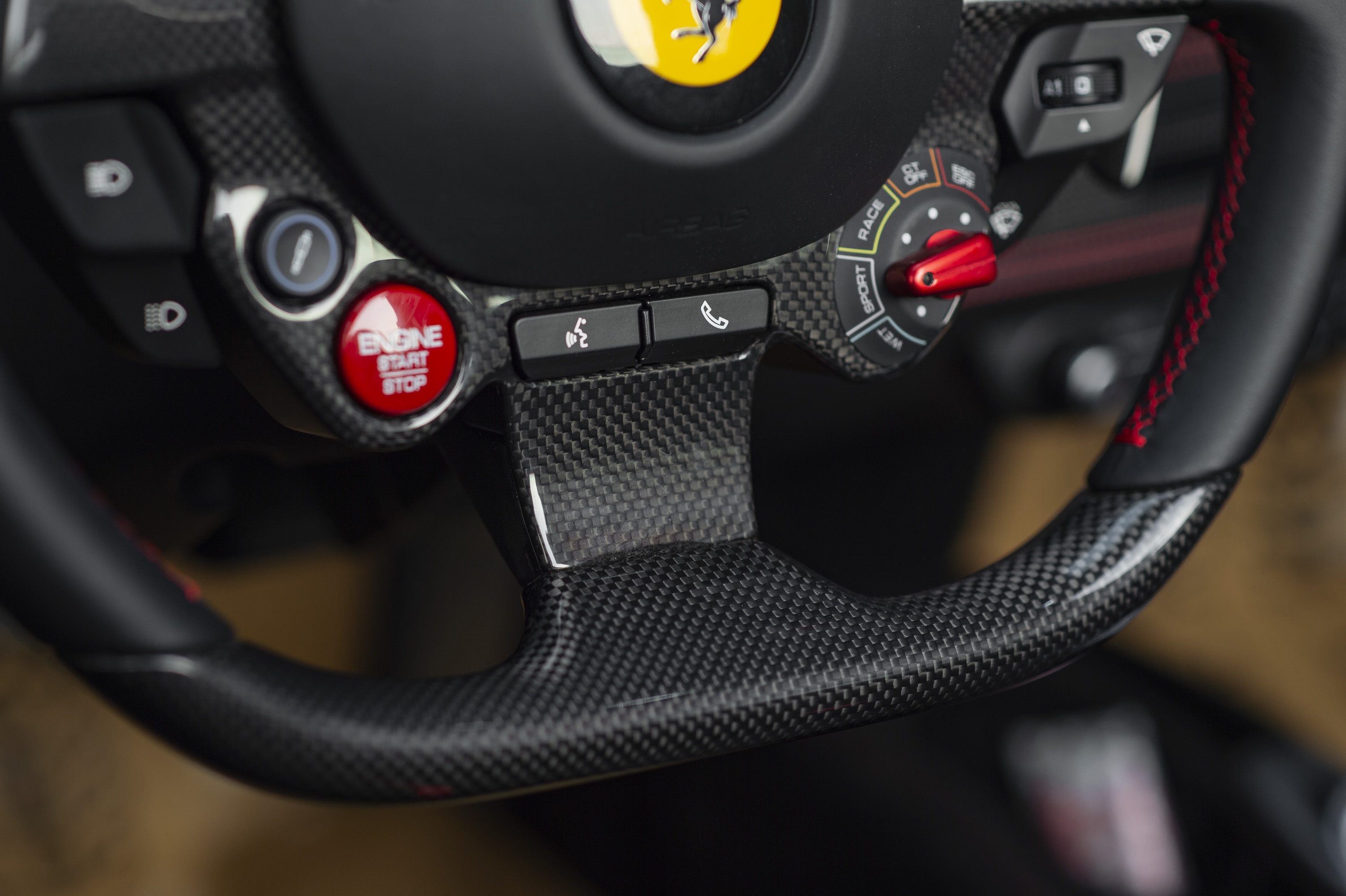 Chi tiet Ferrari F8 Spider tai Viet Nam anh 15