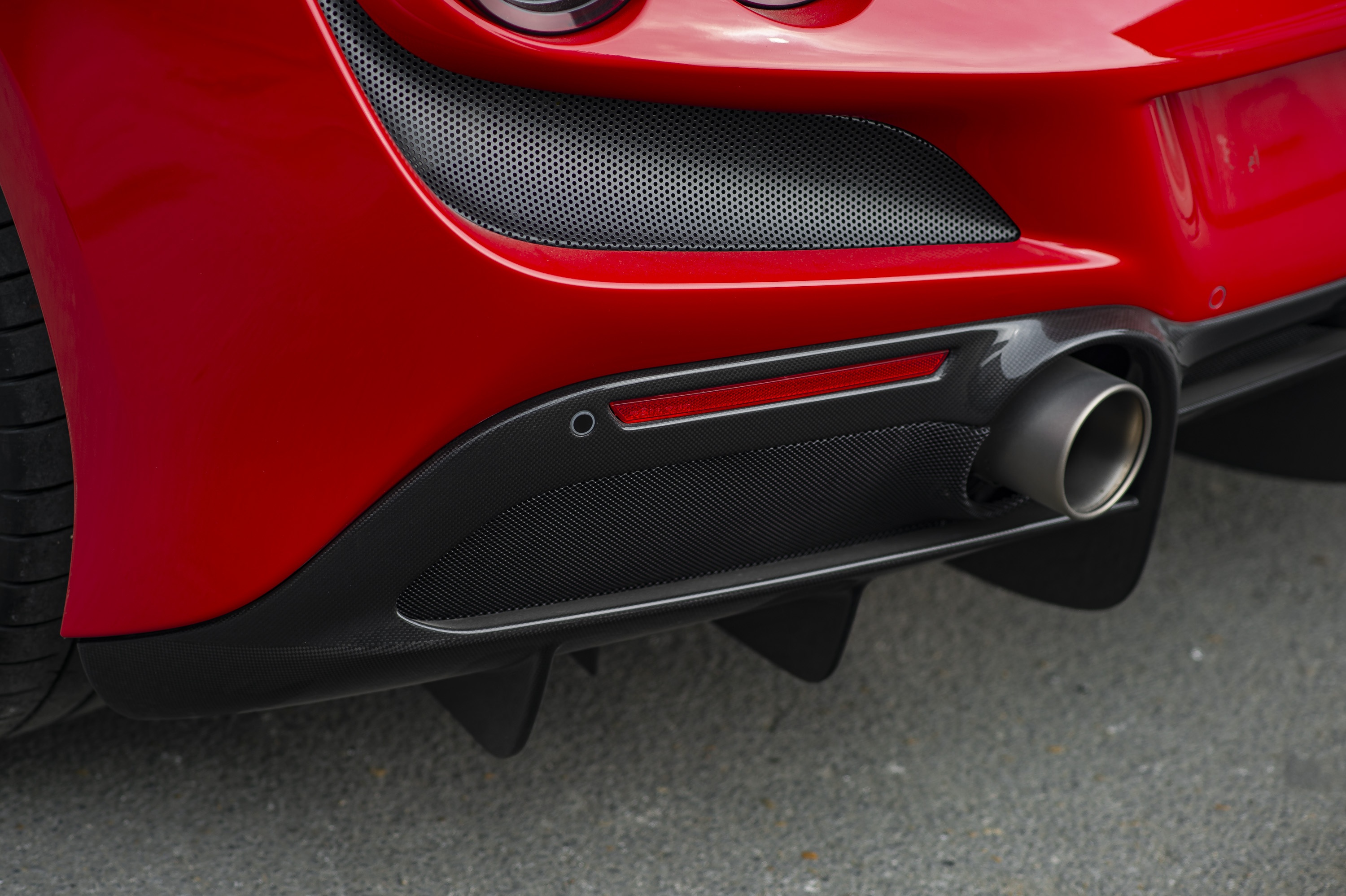 Chi tiet Ferrari F8 Spider tai Viet Nam anh 8