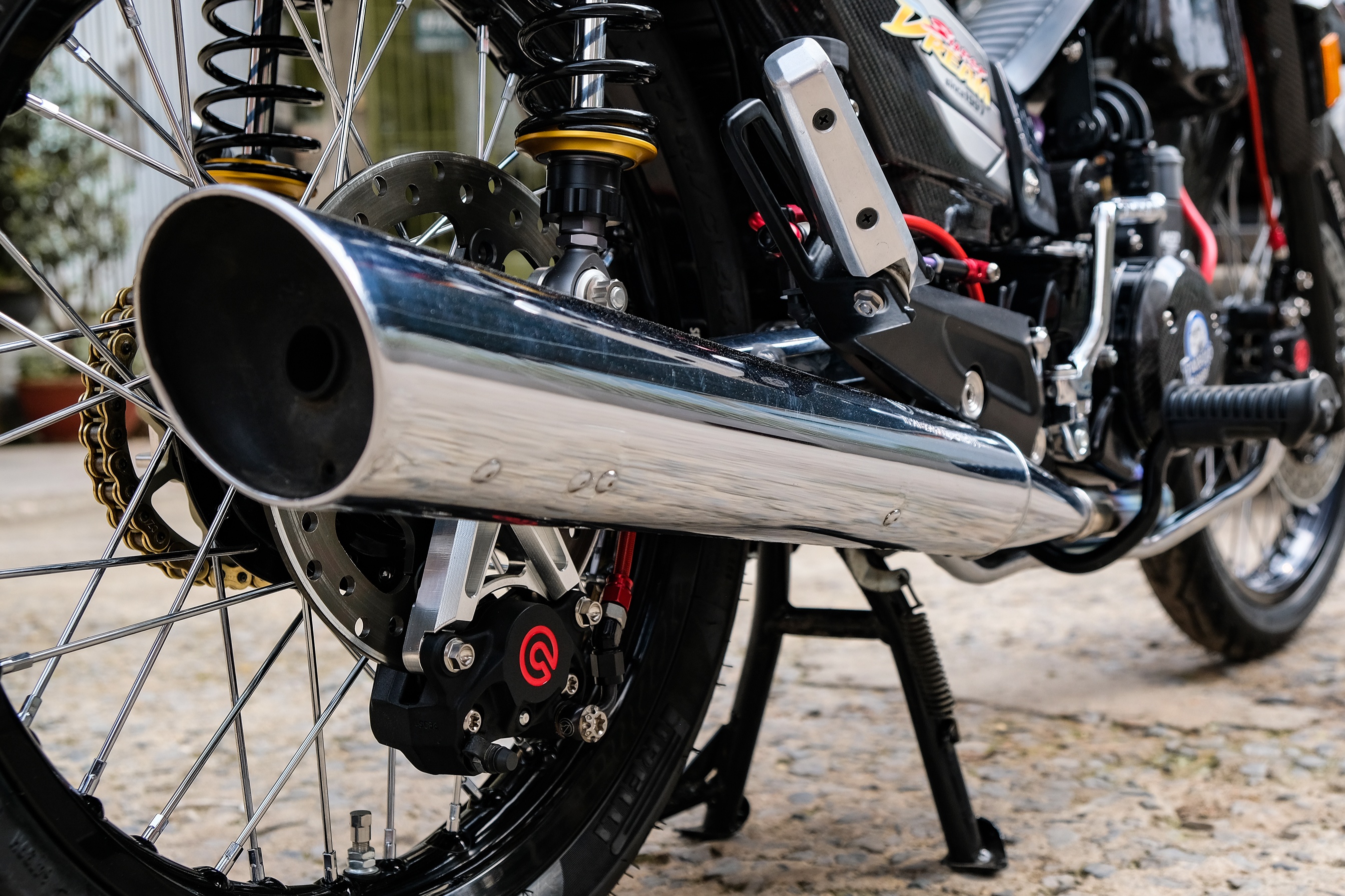 Honda Dream được độ dàn áo carbon tại TP.HCM ảnh 9 Honda Dream duoc do dan ao carbon tai TP.HCM anh 9