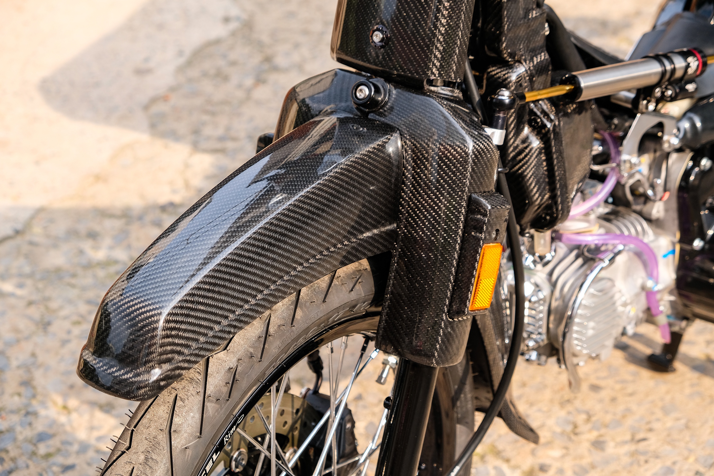 Honda Dream được độ dàn áo carbon tại TP.HCM ảnh 3 Honda Dream duoc do dan ao carbon tai TP.HCM anh 3