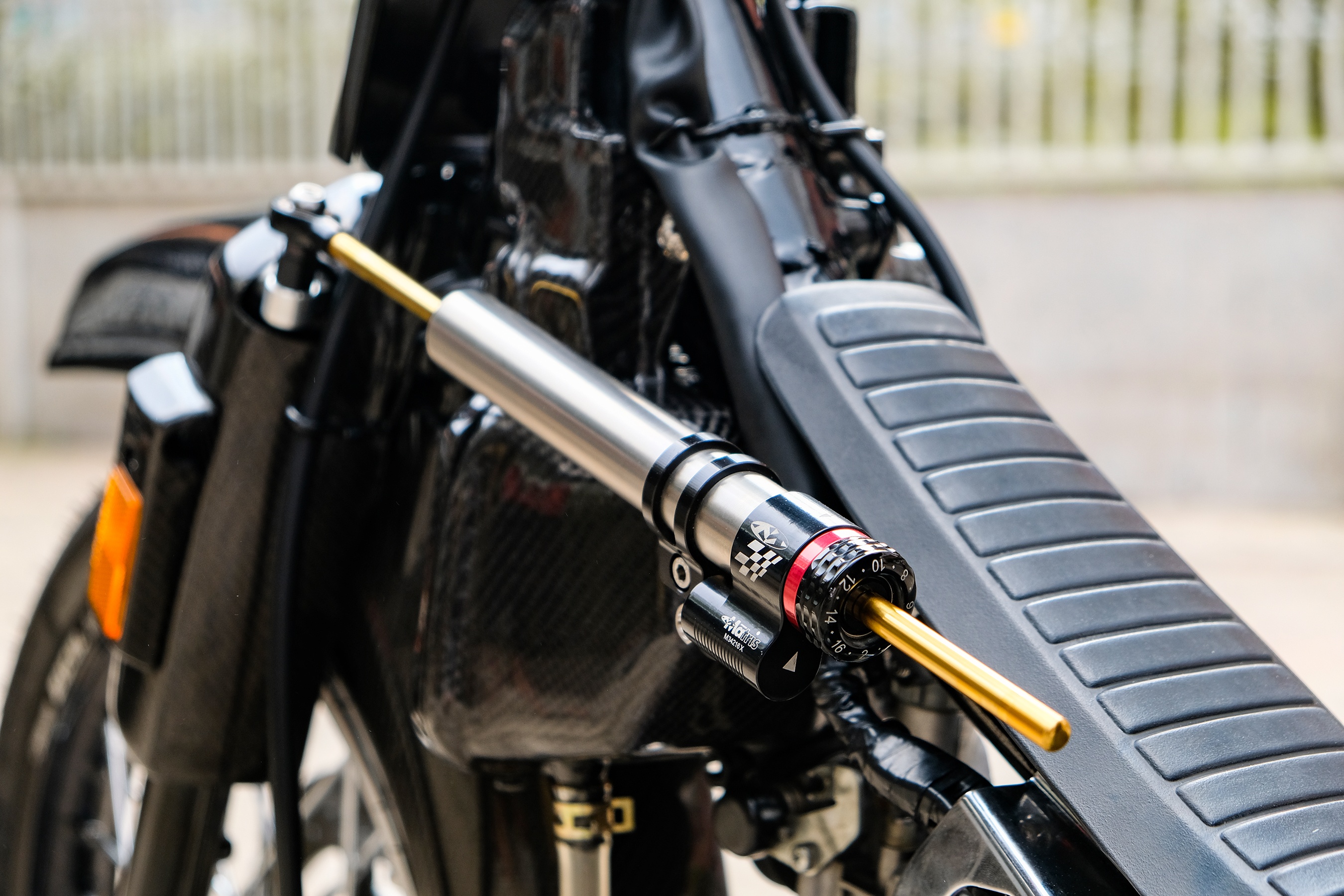 Honda Dream được độ dàn áo carbon tại TP.HCM ảnh 6 Honda Dream duoc do dan ao carbon tai TP.HCM anh 6