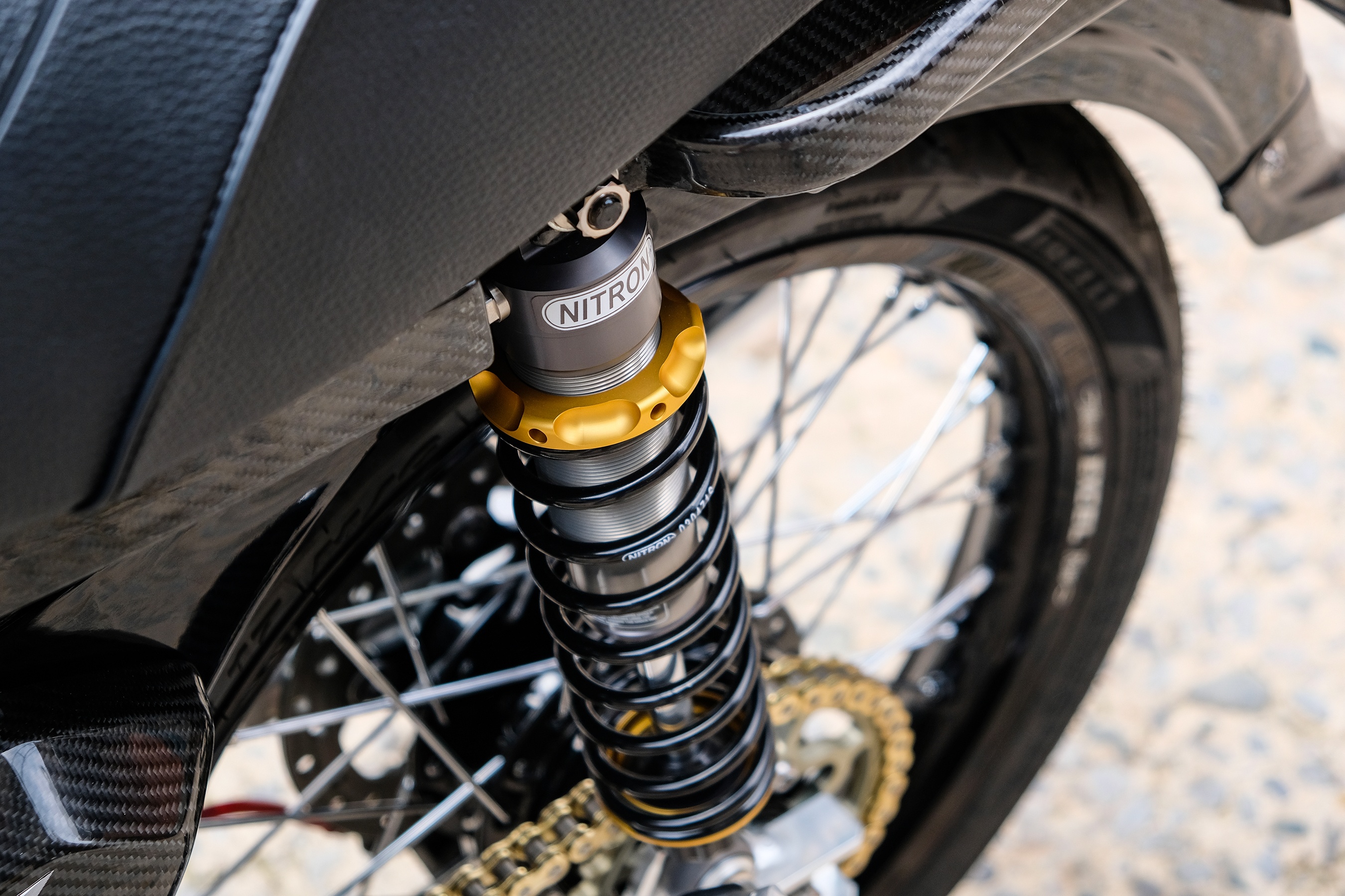 Honda Dream được độ dàn áo carbon tại TP.HCM ảnh 10 Honda Dream duoc do dan ao carbon tai TP.HCM anh 10