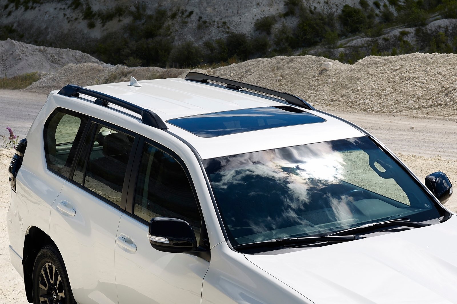 Toyota Land Cruiser 2021 ra mat anh 3