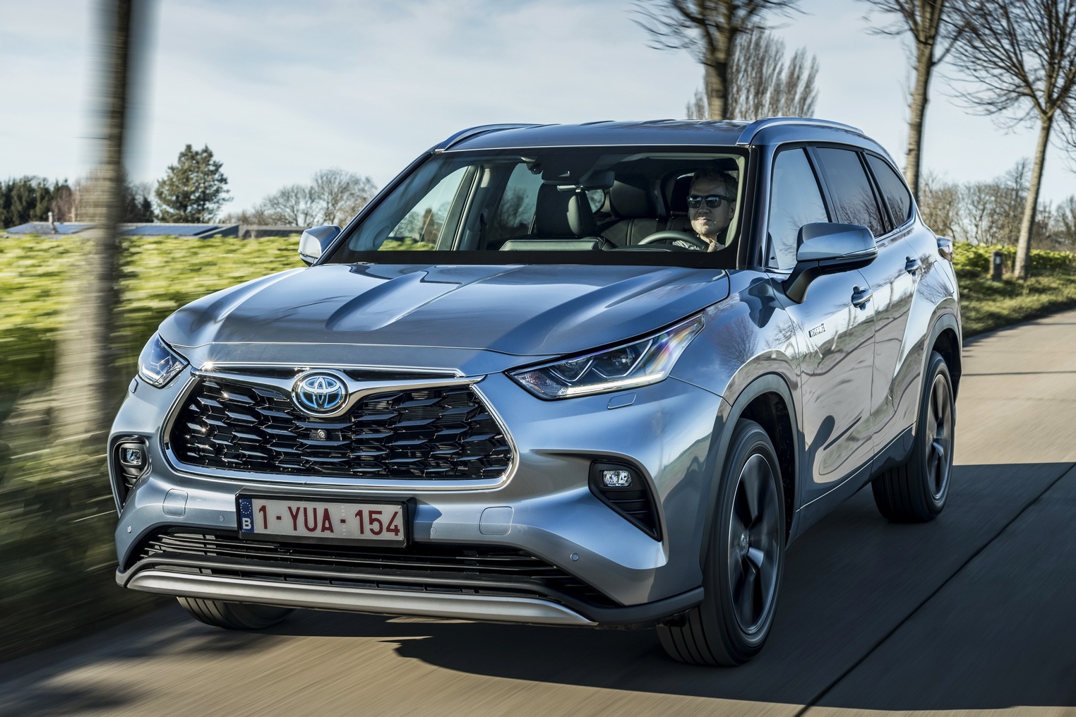 Toyota Highlander 2021 duoc ra mat tai chau Au hinh anh