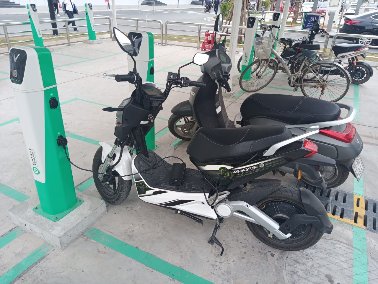 VinFast xây dựng trạm sạc điện ảnh 2 VinFast xay dung tram sac dien anh 2