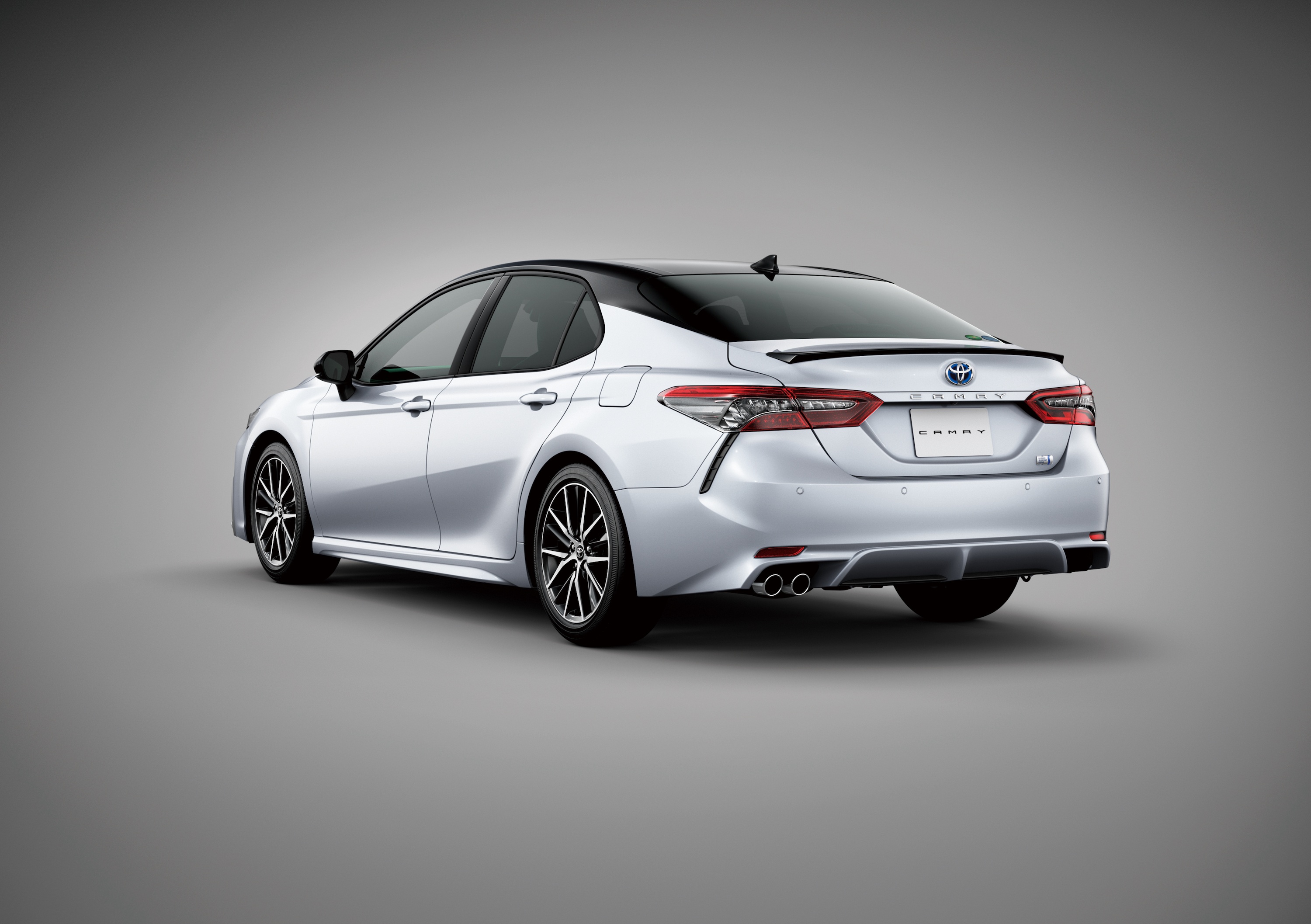 Toyota Camry 2021 ra mat anh 2