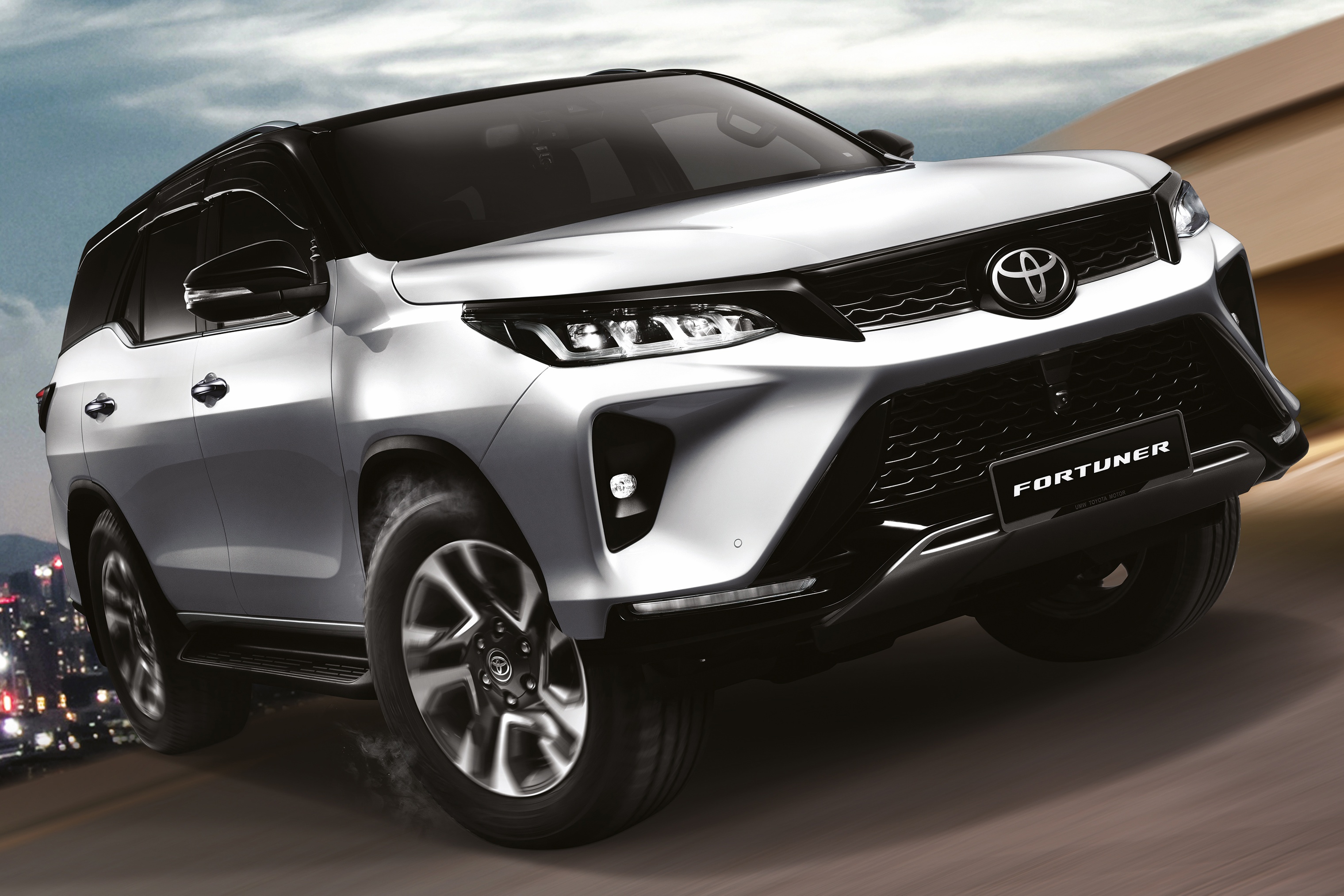 Toyota Fortuner 2021 co gia tu 41.400 USD tai Malaysia hinh anh