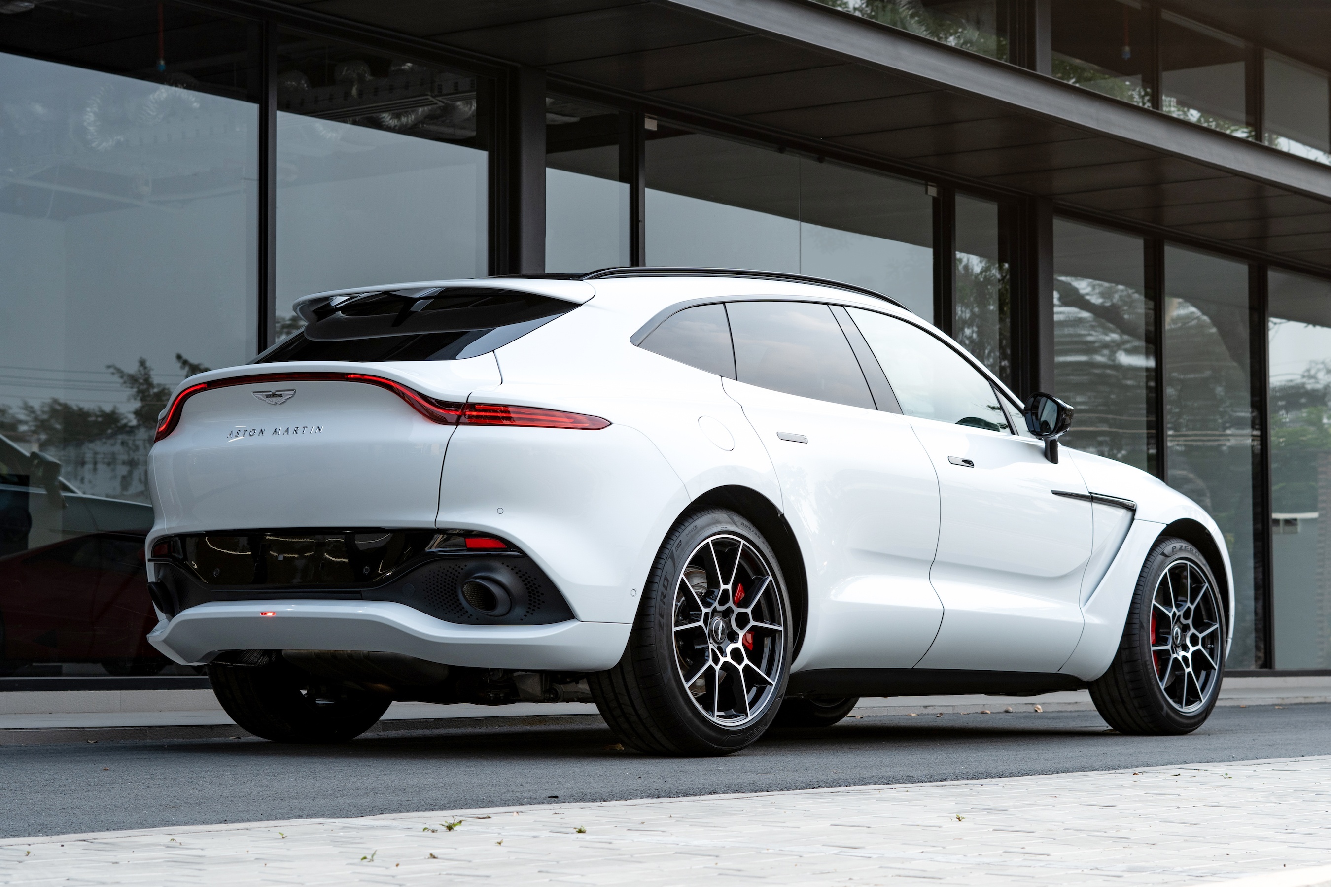 Aston Martin DBX duoc ra mat tai Viet Nam anh 2