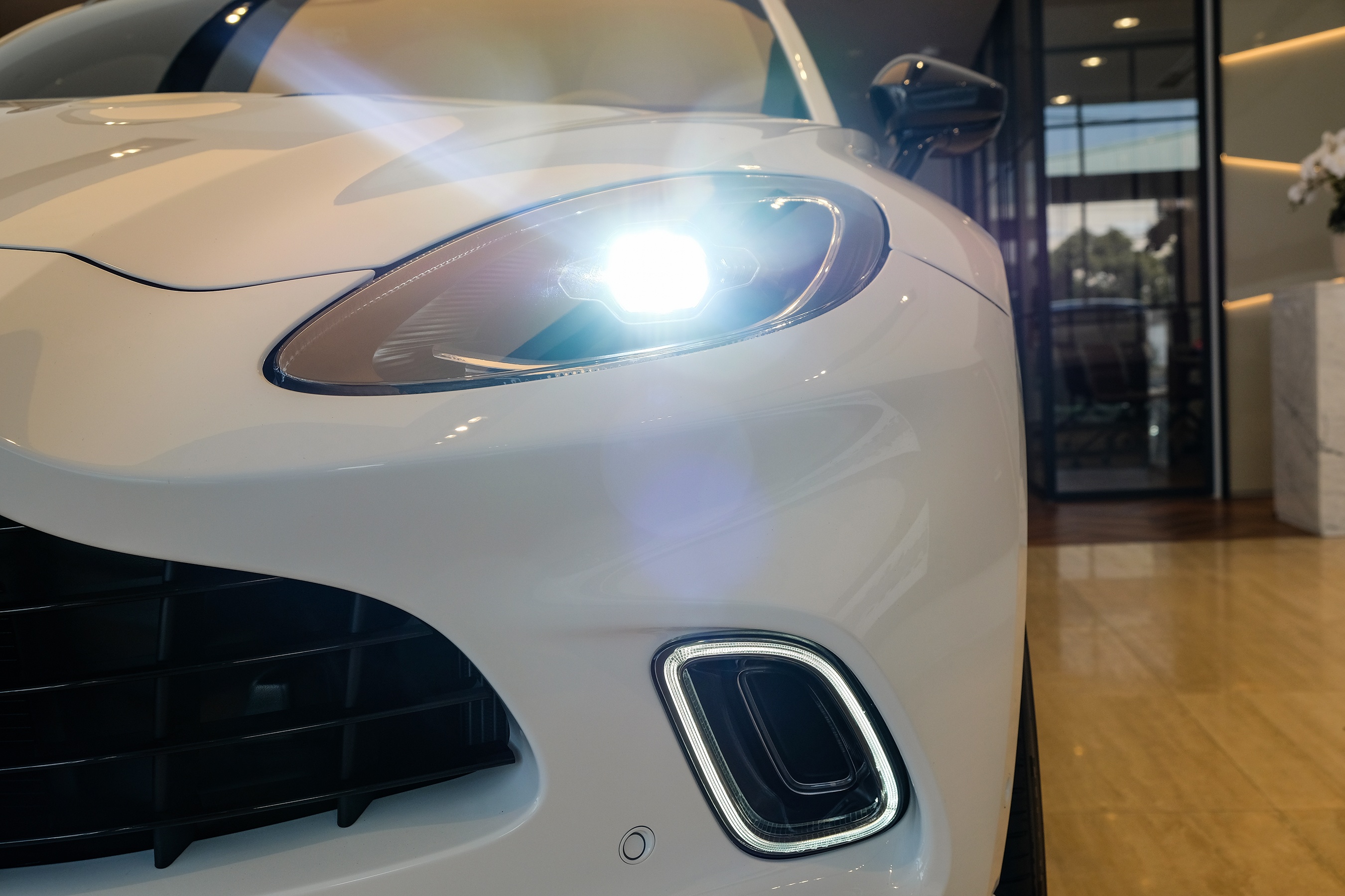 Chi tiết Aston Martin DBX tại Việt Nam ảnh 7 Chi tiet Aston Martin DBX tai Viet Nam anh 7