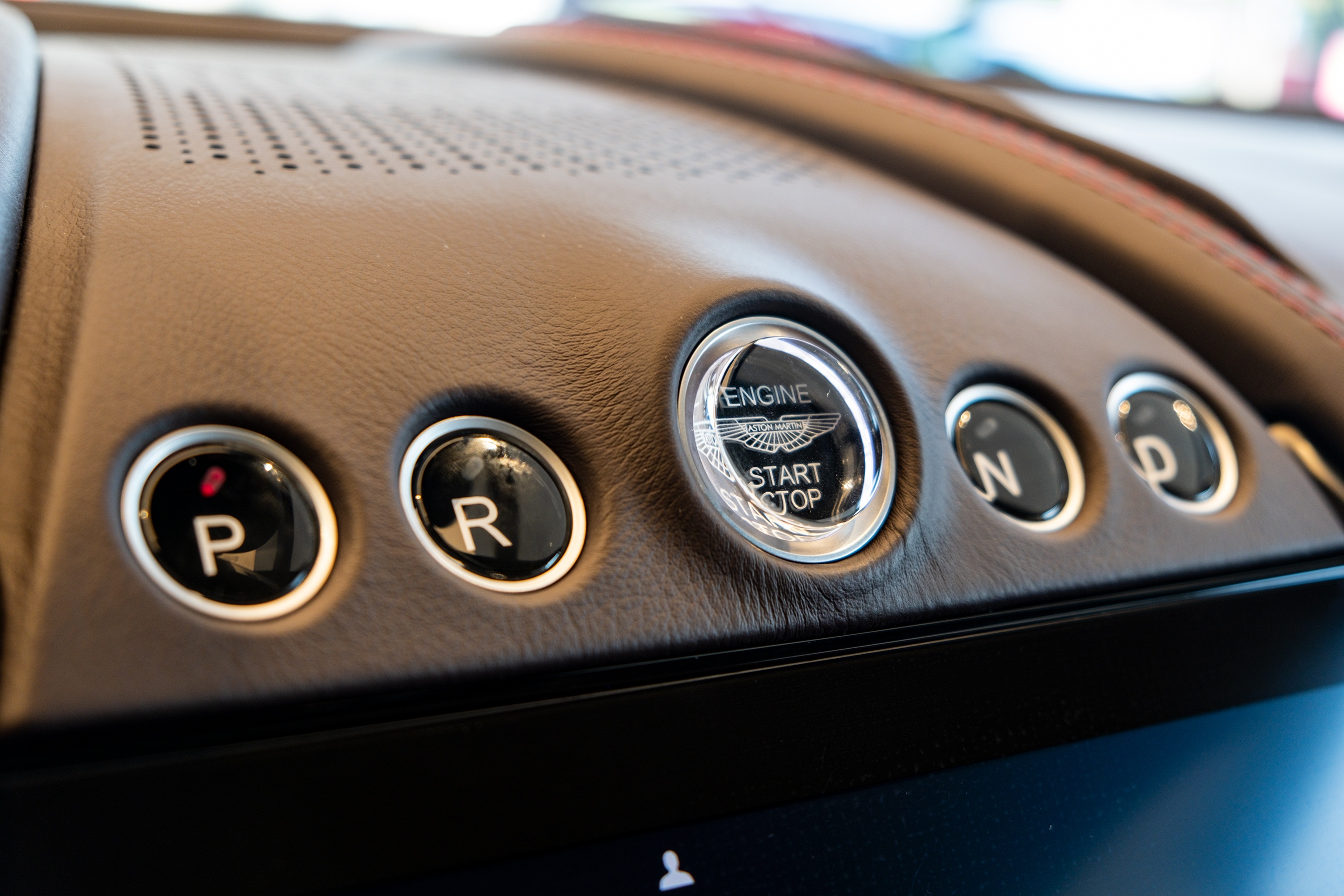 Chi tiết Aston Martin DBX tại Việt Nam ảnh 24 Chi tiet Aston Martin DBX tai Viet Nam anh 24