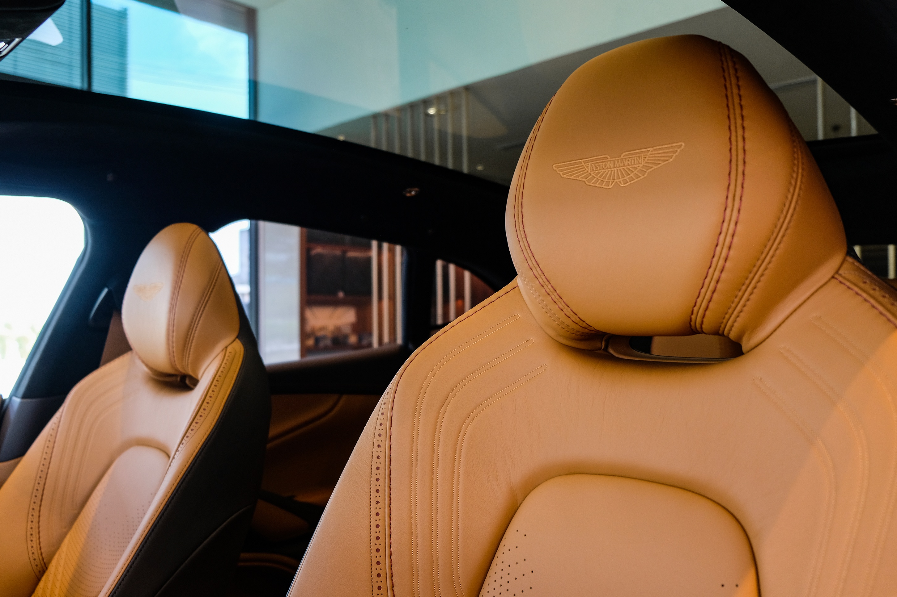 Chi tiết Aston Martin DBX tại Việt Nam ảnh 19 Chi tiet Aston Martin DBX tai Viet Nam anh 19