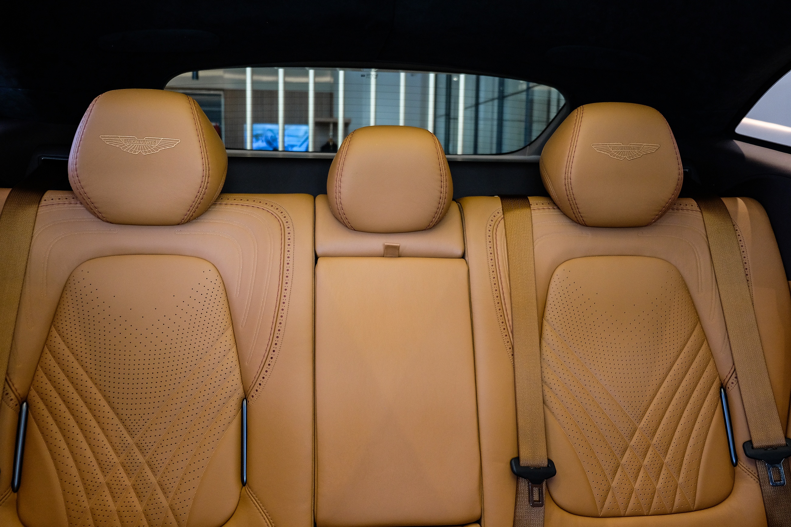 Chi tiet Aston Martin DBX tai Viet Nam anh 26