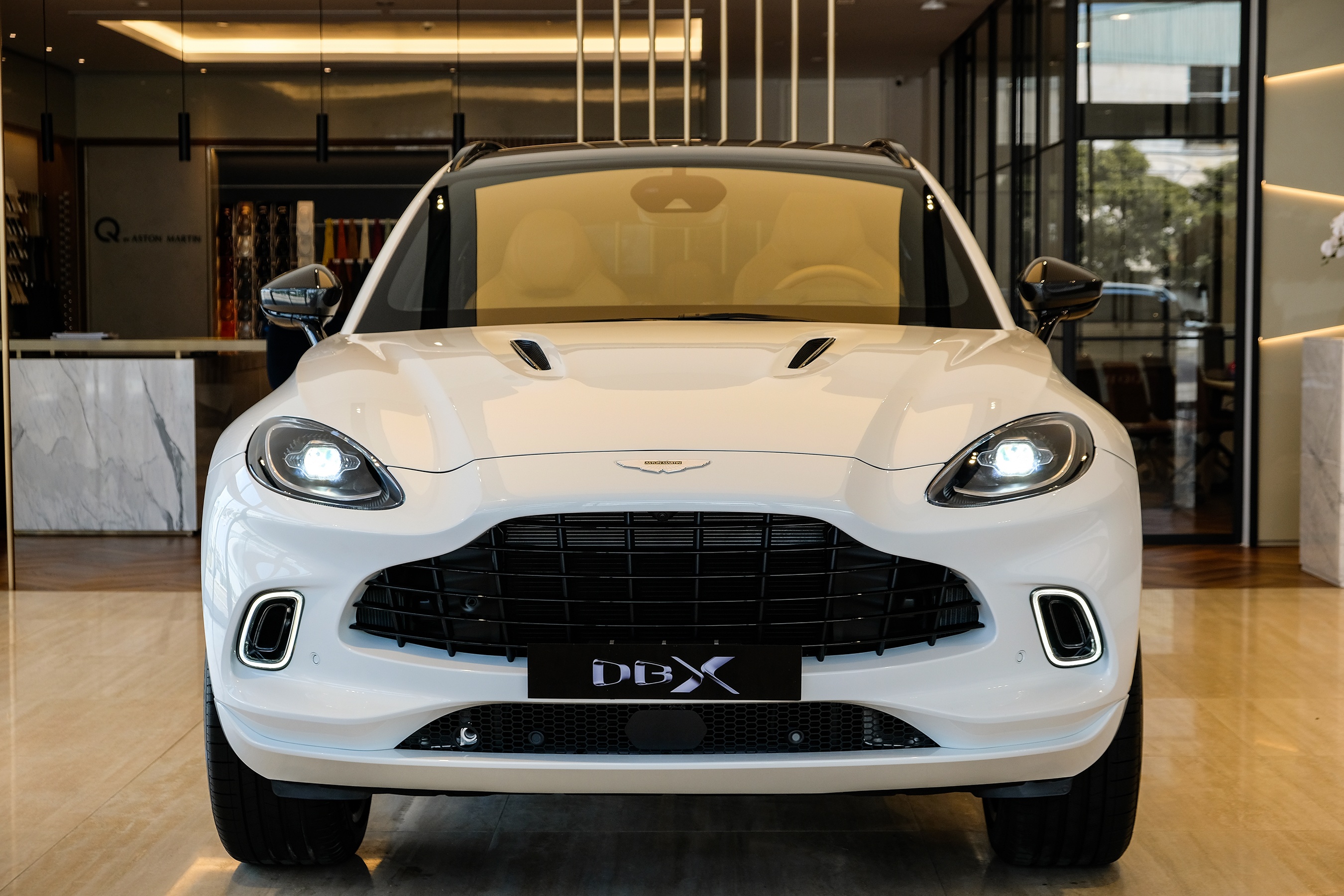 Chi tiet Aston Martin DBX tai Viet Nam anh 5