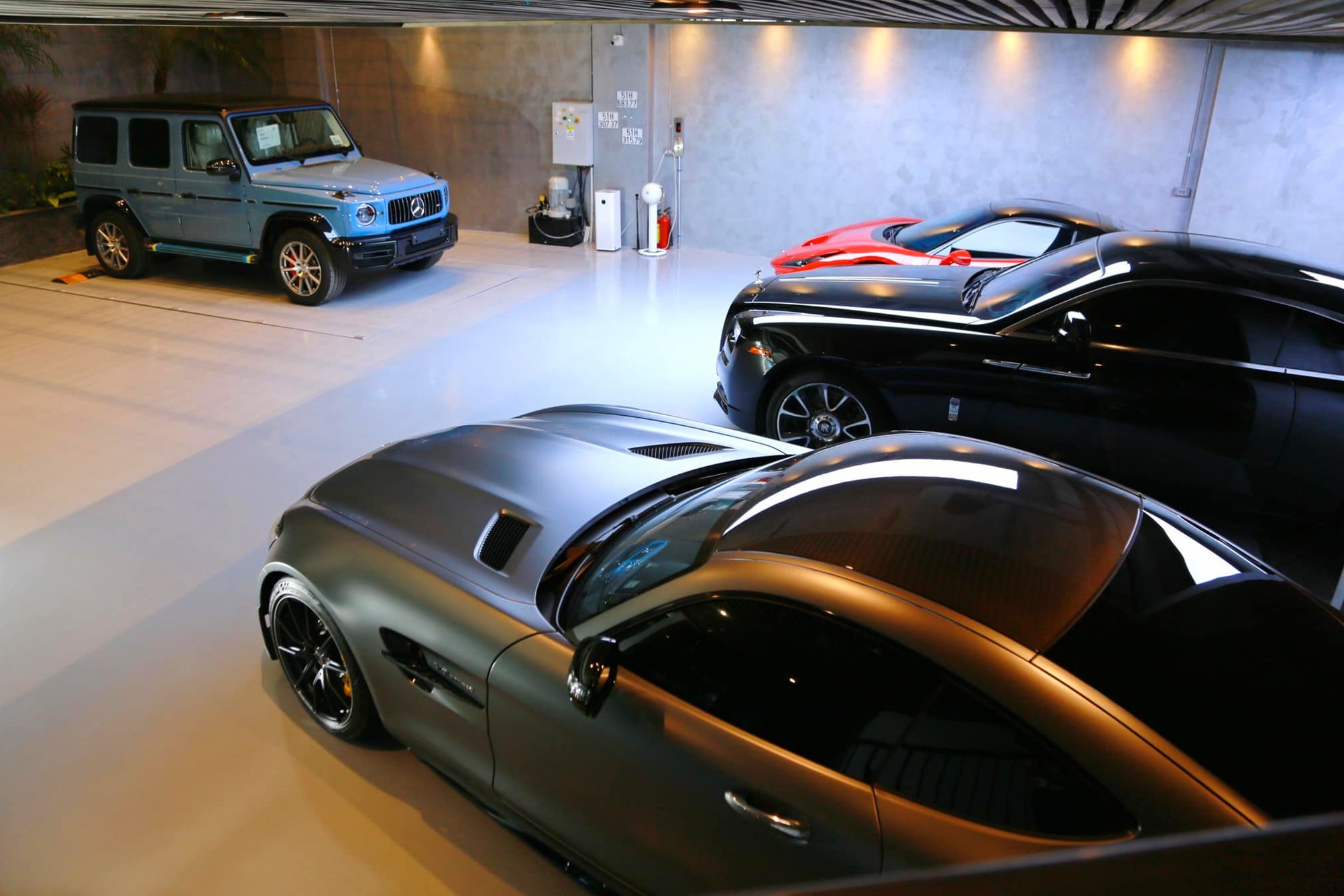 Mercedes-AMG G 63 mau doc xuat hien trong garage cua Cuong Do La hinh anh