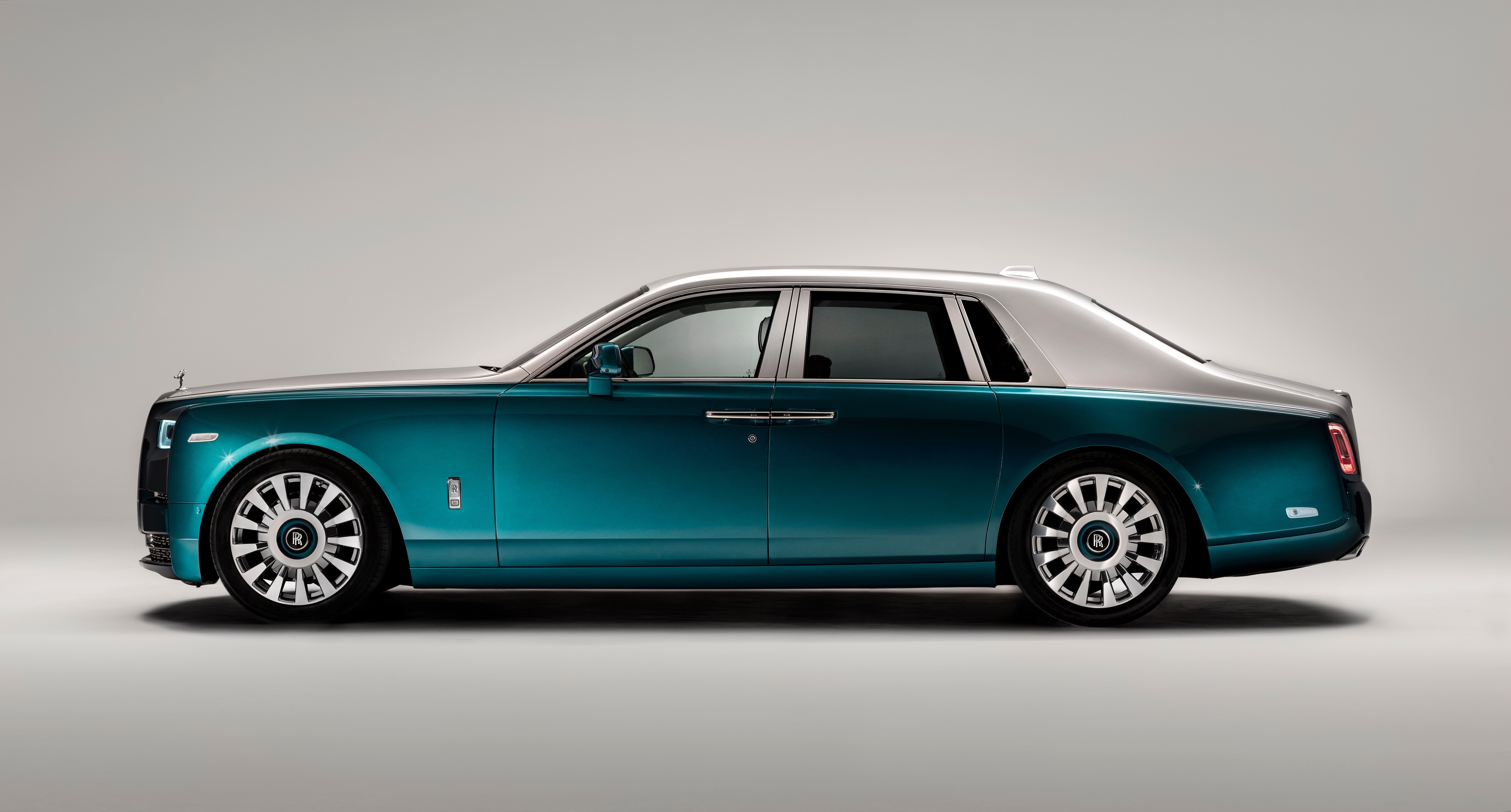 Rolls-Royce Phantom Iridescent Opulence ra mắt ảnh 2 Rolls-Royce Phantom Iridescent Opulence ra mat anh 2