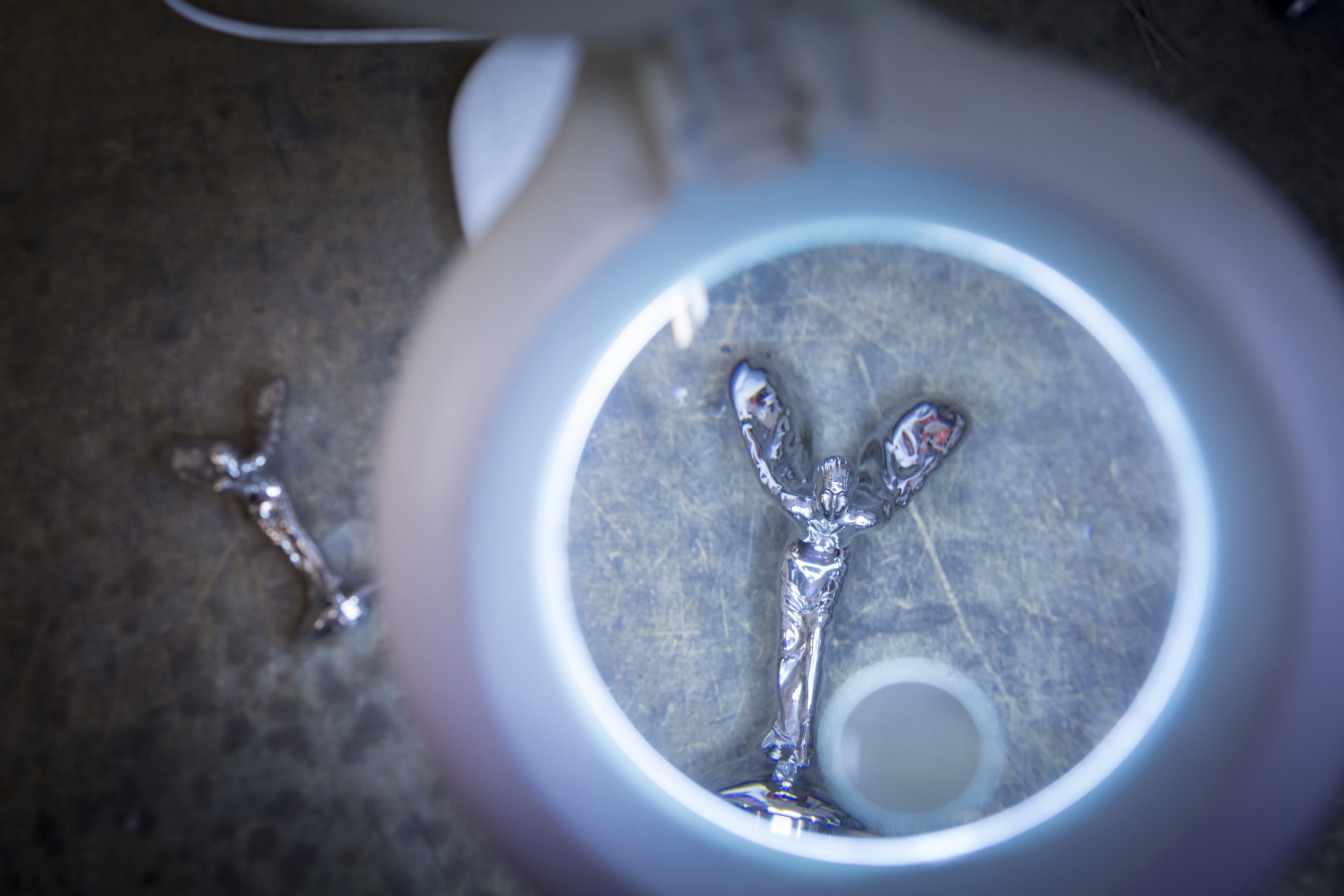 chi tiet bieu tuong Rolls-Royce Spirit of Ecstasy anh 8