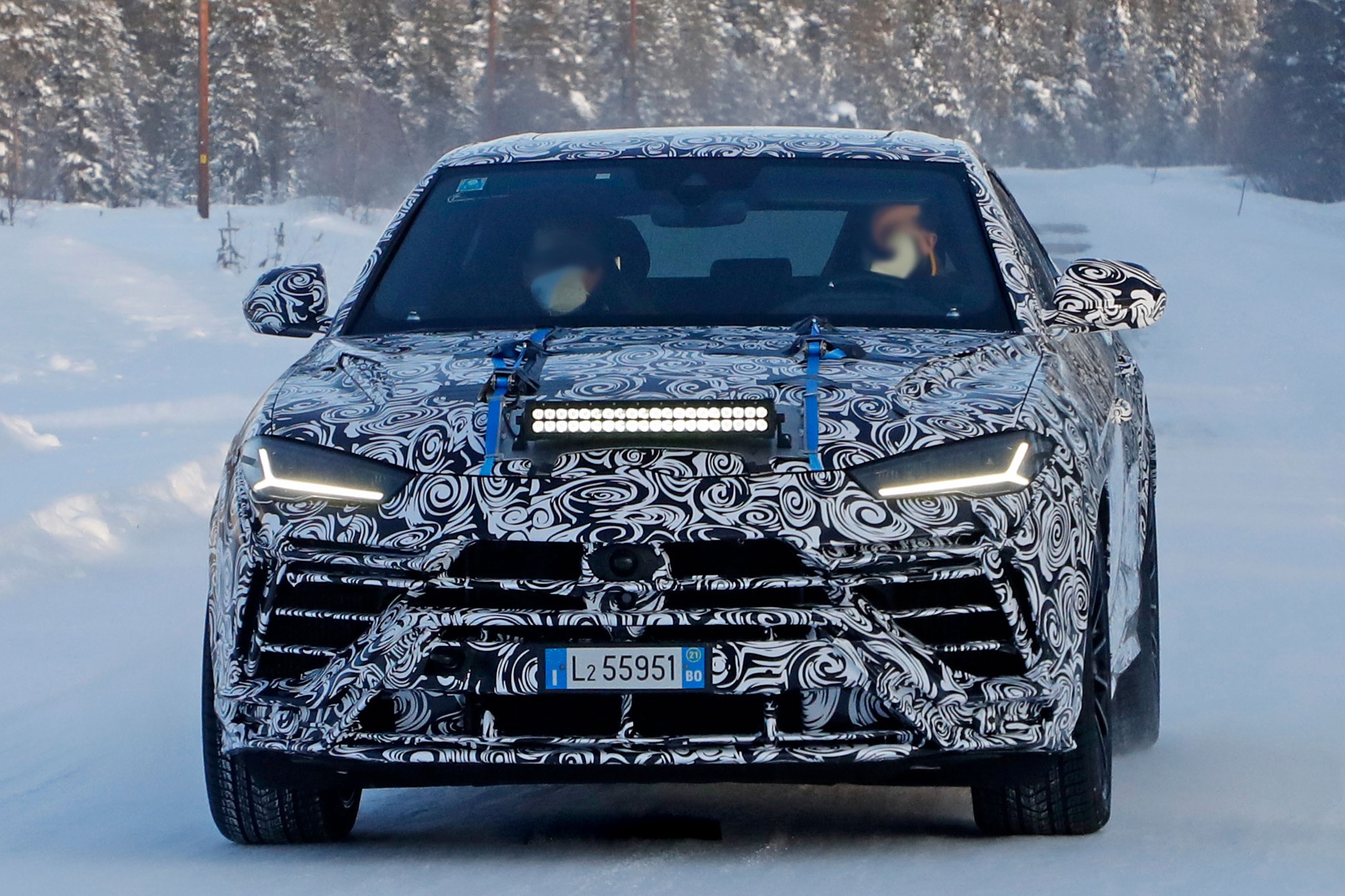 Lamborghini Urus doi moi co the duoc them tuy chon dong co hybrid hinh anh