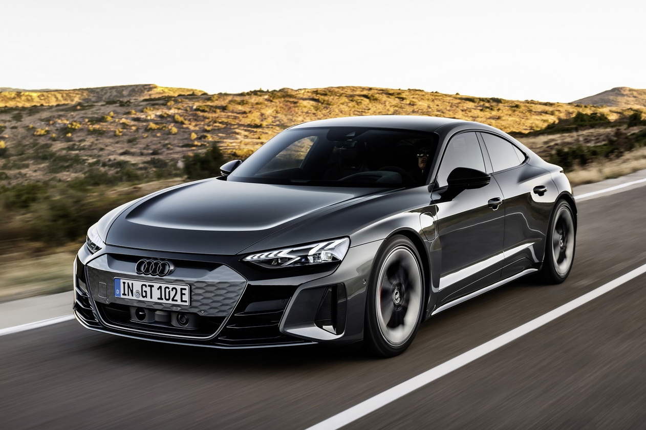 Audi e-tron GT duoc ra mat, tang toc ngang sieu xe hinh anh
