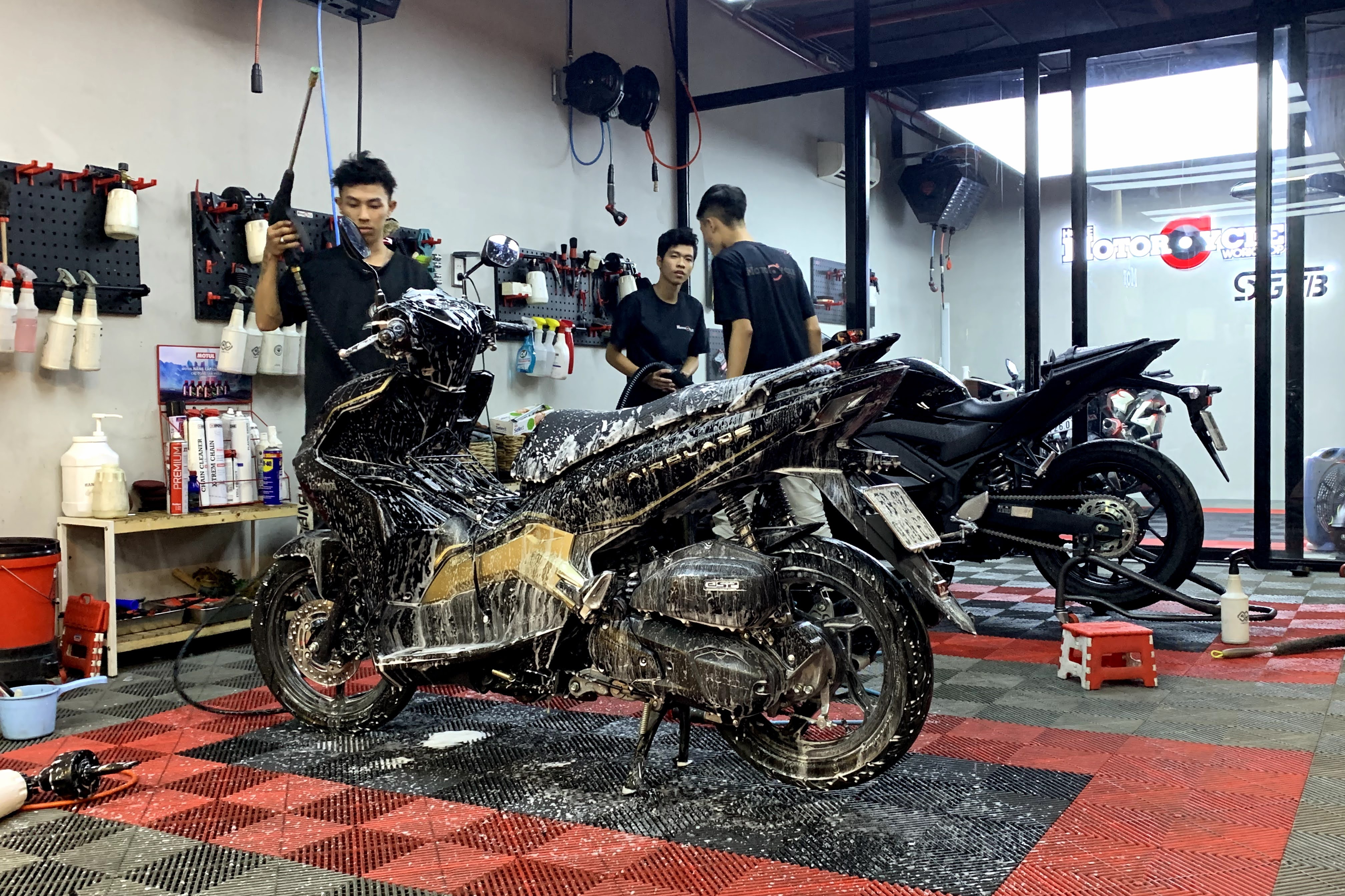 Dich vu rua xe dip can Tet anh 1