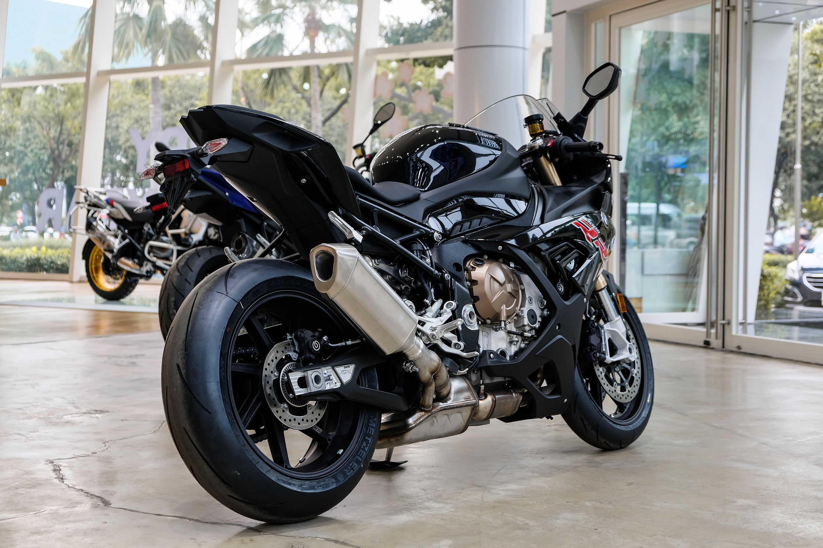 BMW S 1000 RR Black Storm Metallic ra mat anh 2