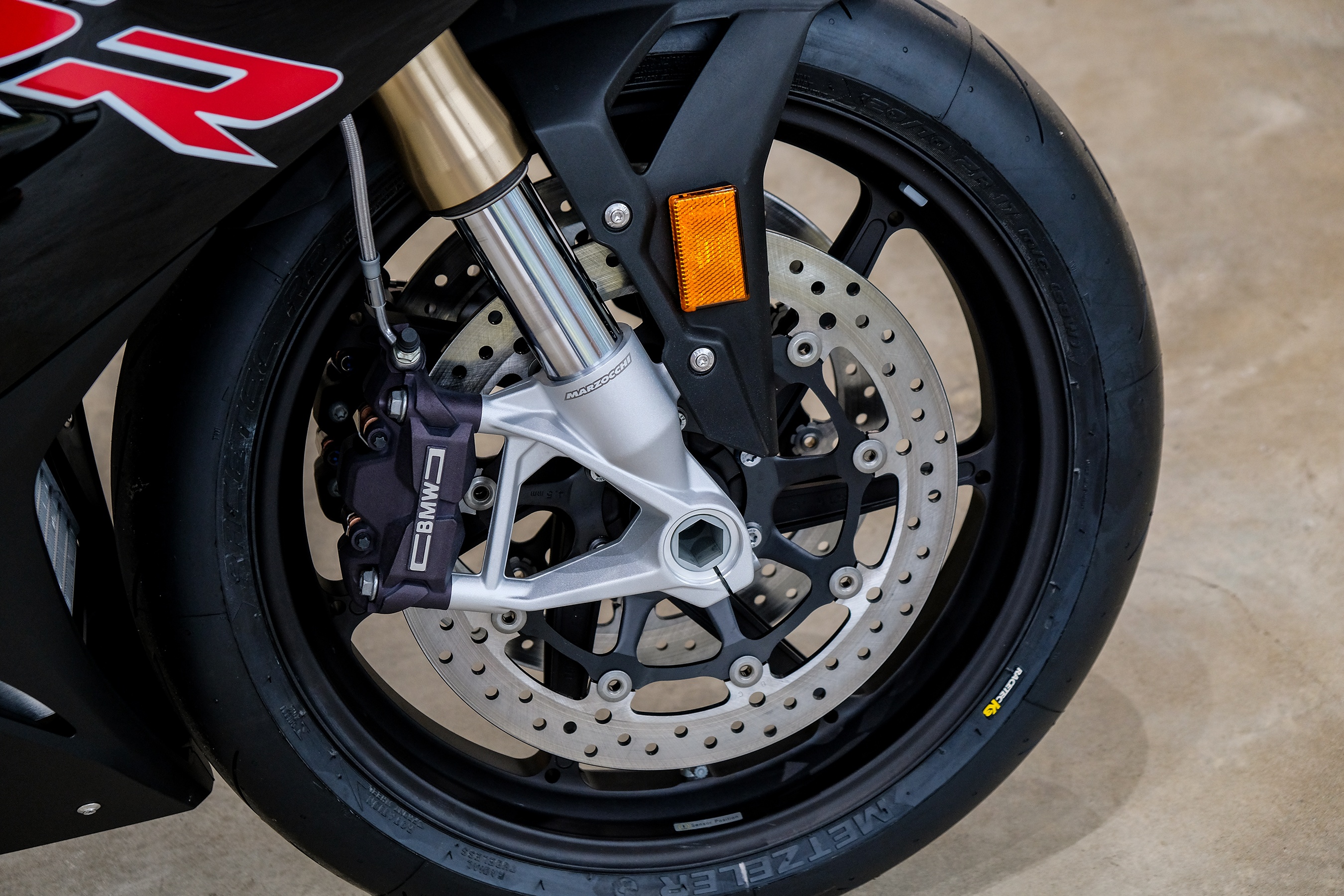 BMW S 1000 RR Black Storm Metallic ra mat anh 8