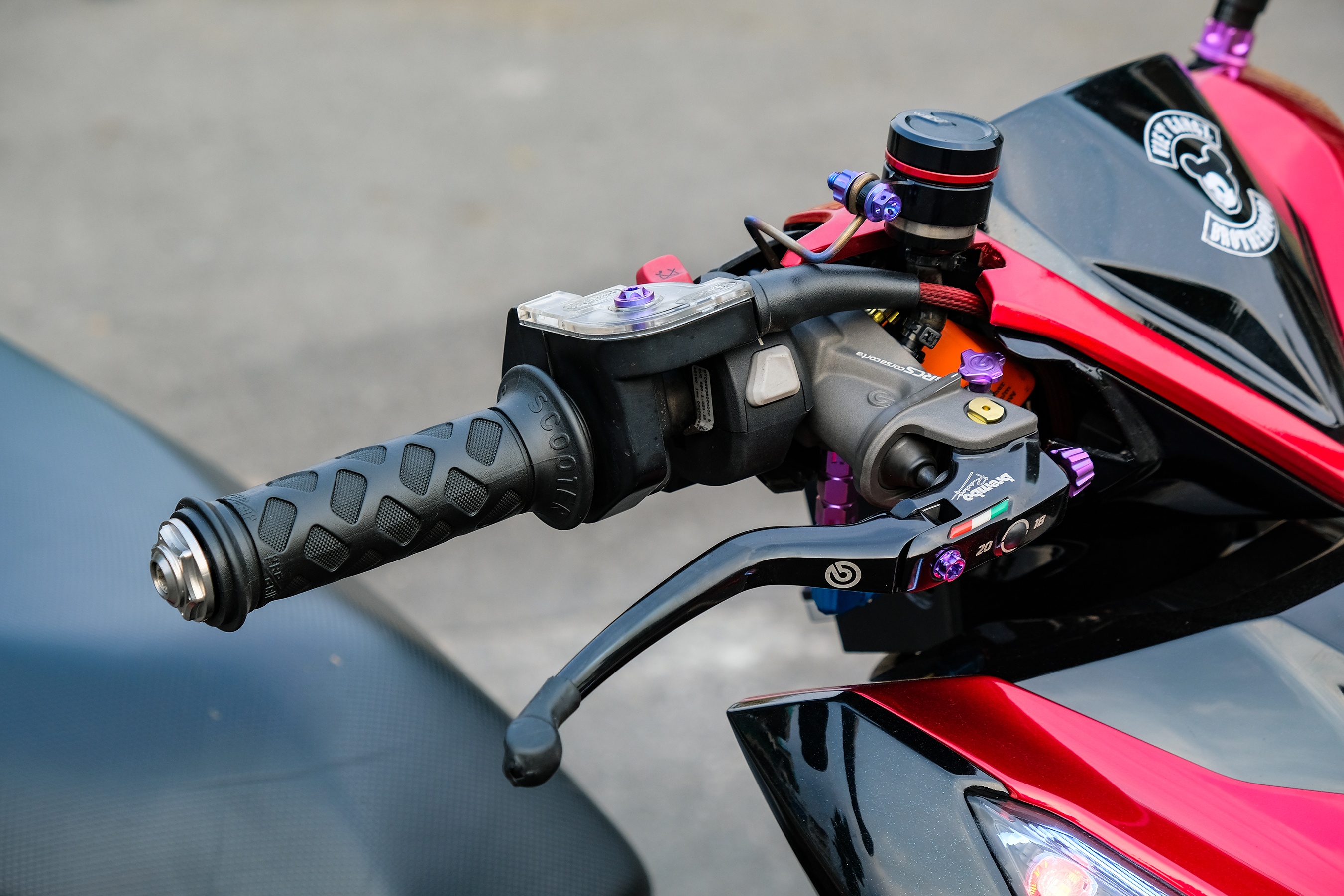 Honda Click duoc do den bat doi xung tai TP.HCM anh 5