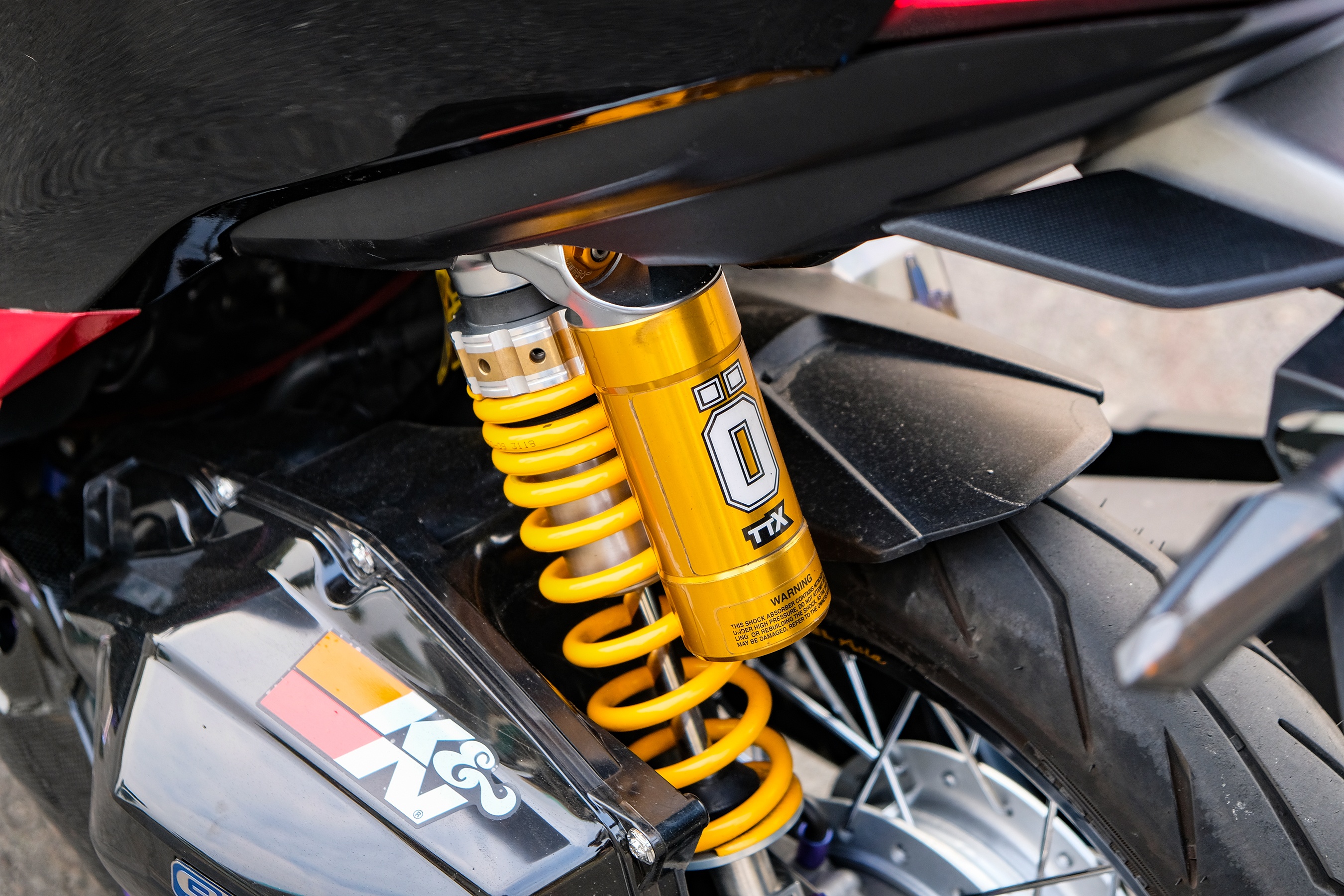 Honda Click duoc do den bat doi xung tai TP.HCM anh 13