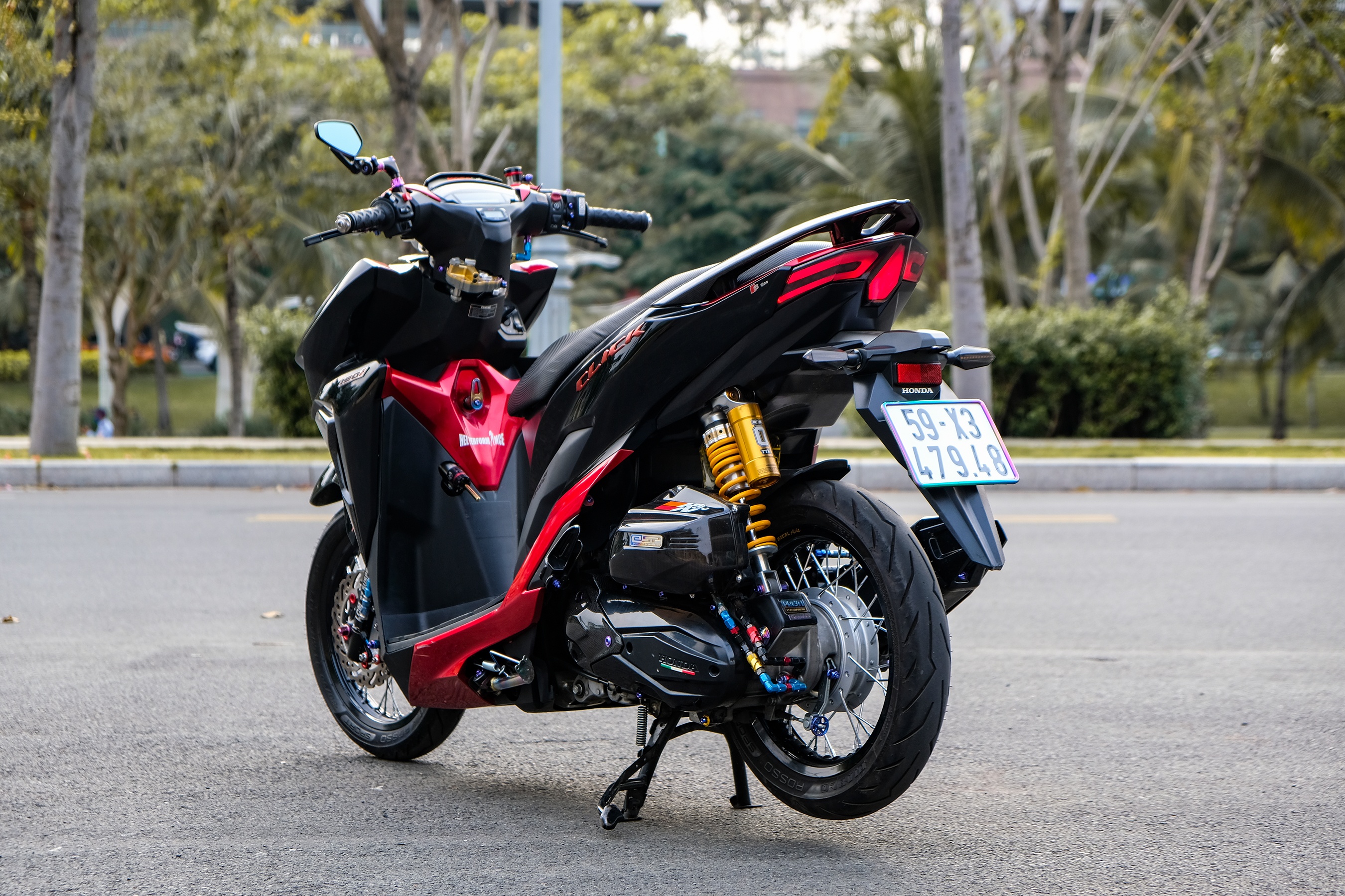 Honda Click duoc do den bat doi xung tai TP.HCM anh 2