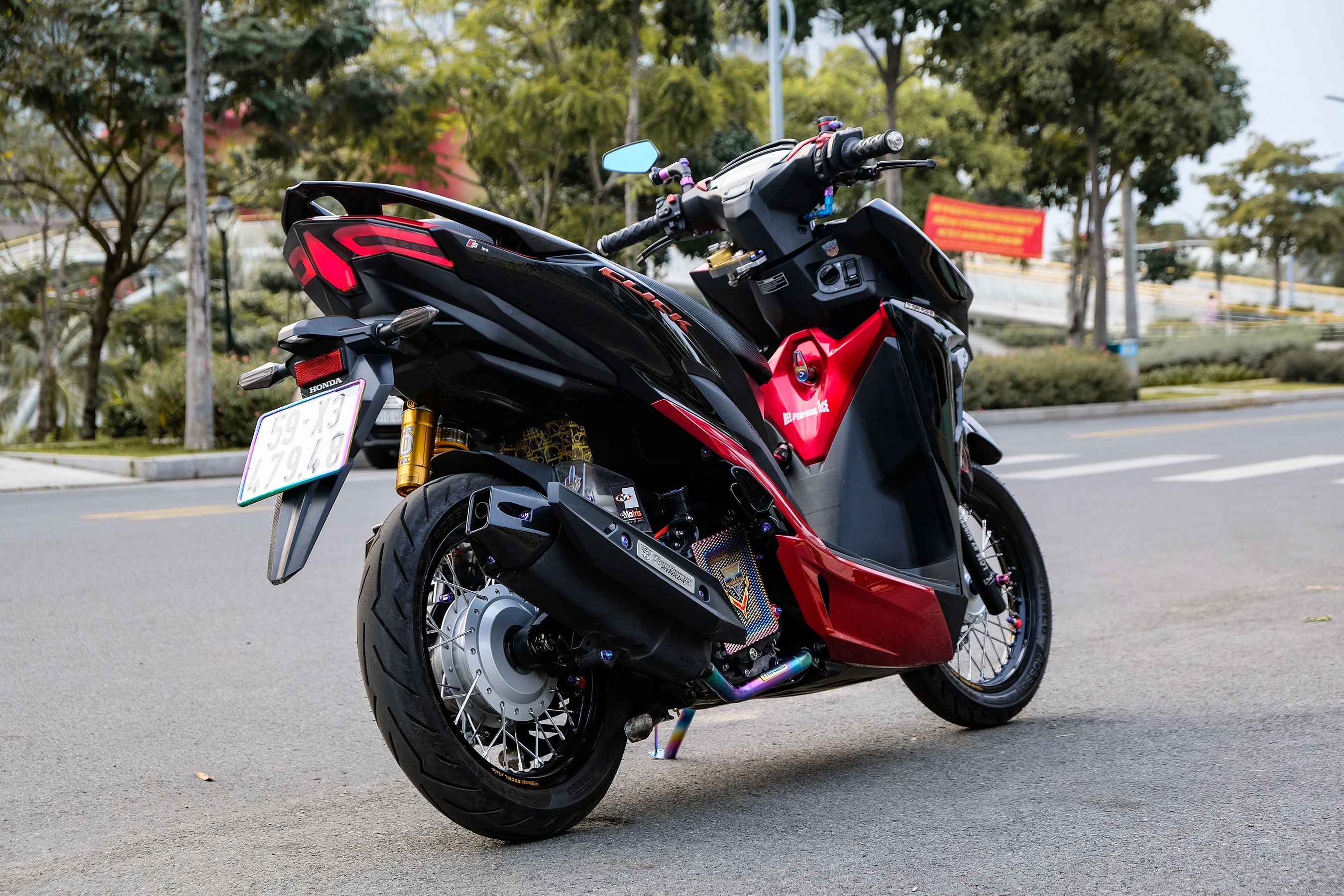 Honda Click duoc do den bat doi xung tai TP.HCM anh 15