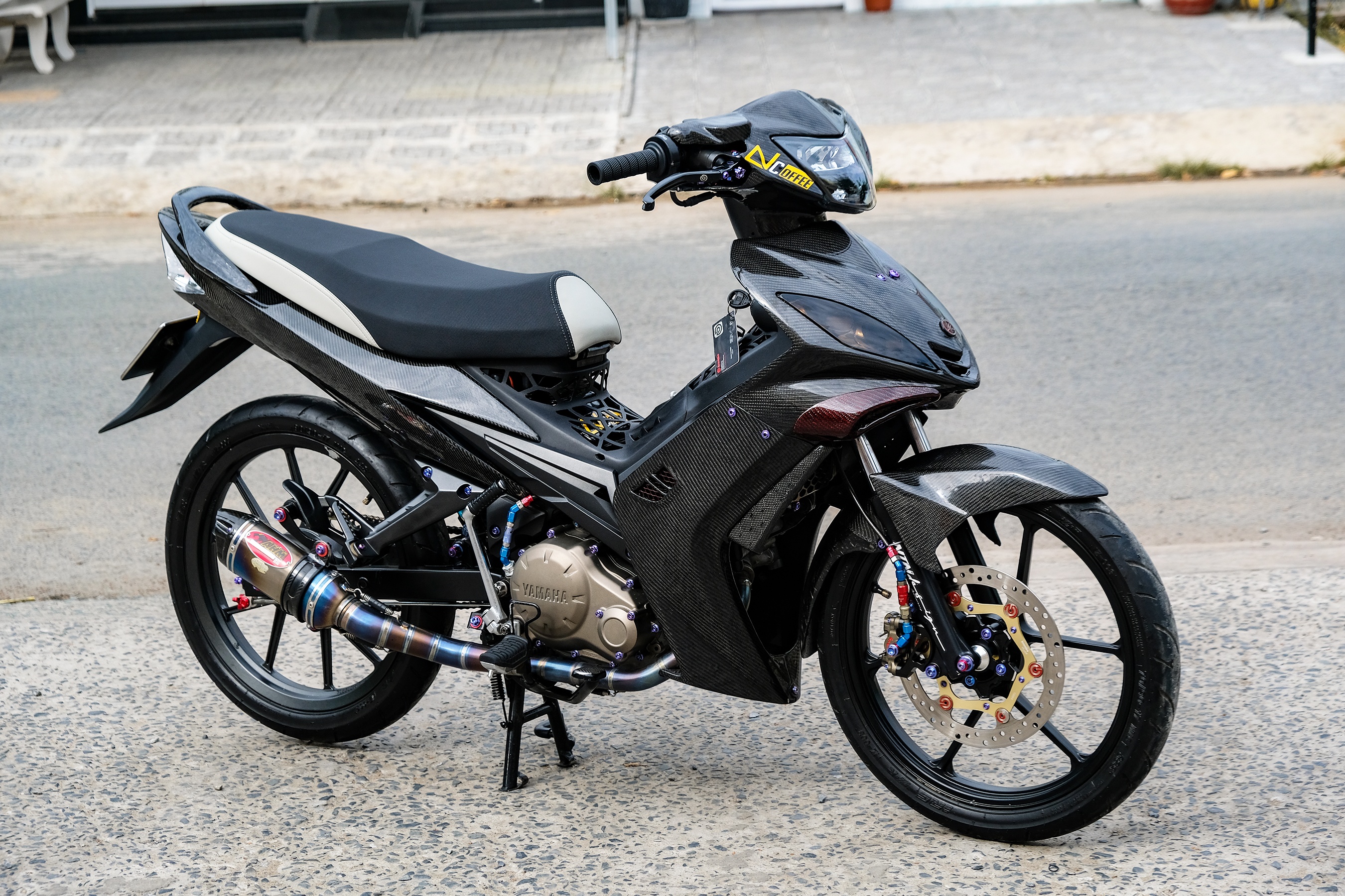 Chi tiet Yamaha Exciter 135 duoc do dan vo carbon hinh anh