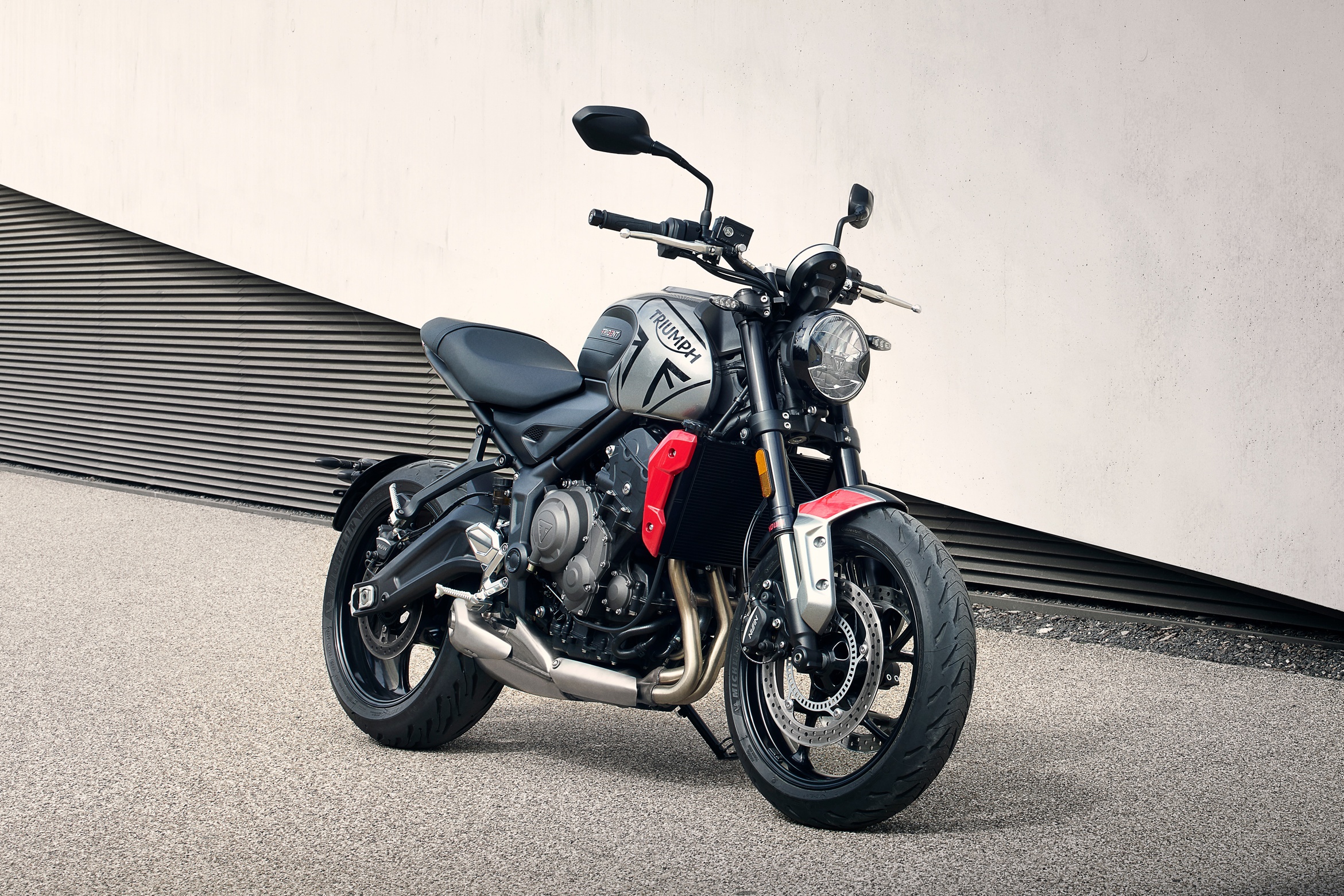 Triumph Trident 660 duoc ra mat tai Malaysia, can ke ngay ve Viet Nam hinh anh